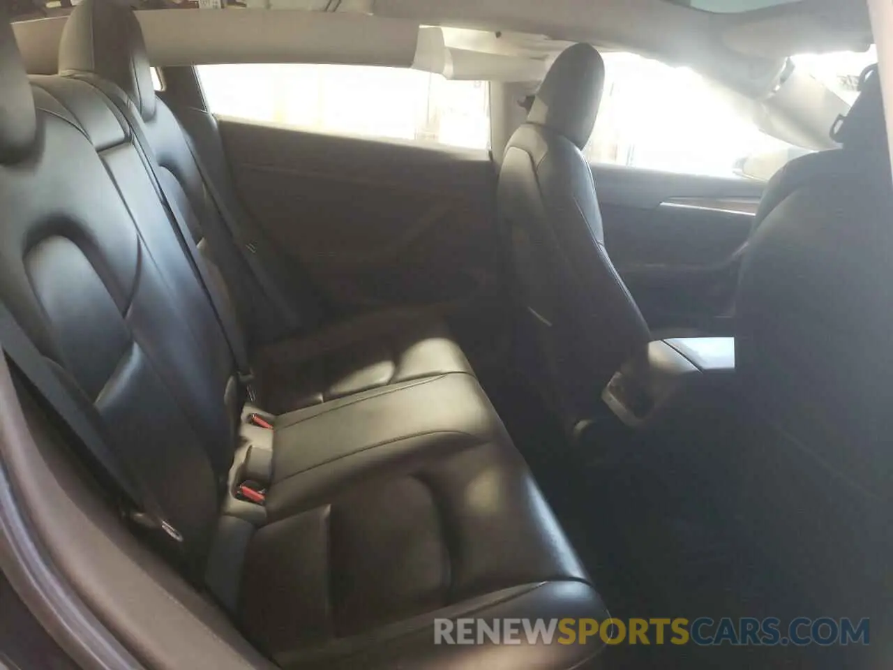 10 Photograph of a damaged car 5YJ3E1EA6NF370965 TESLA MODEL 3 2022