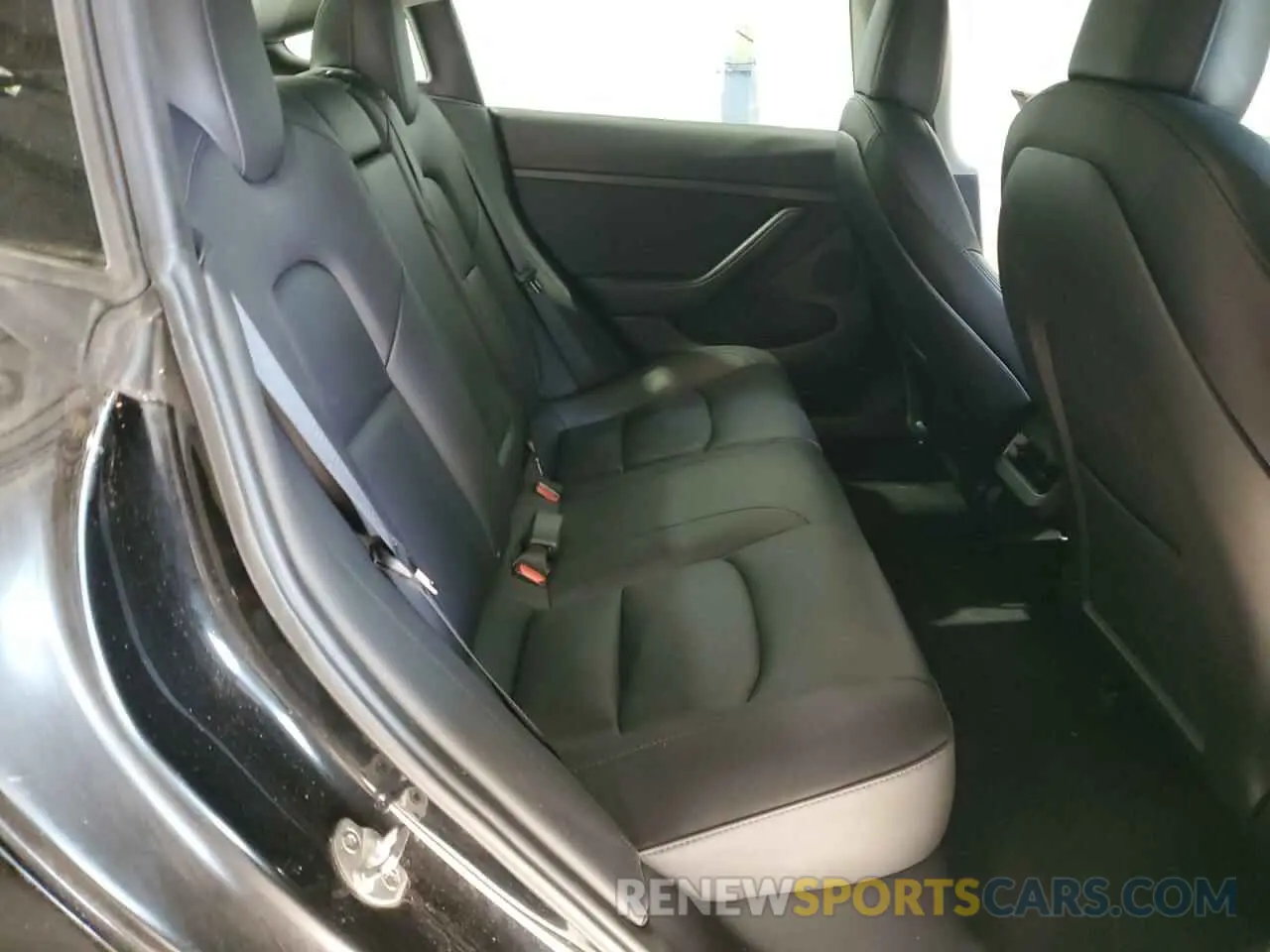 10 Photograph of a damaged car 5YJ3E1EA6NF372067 TESLA MODEL 3 2022
