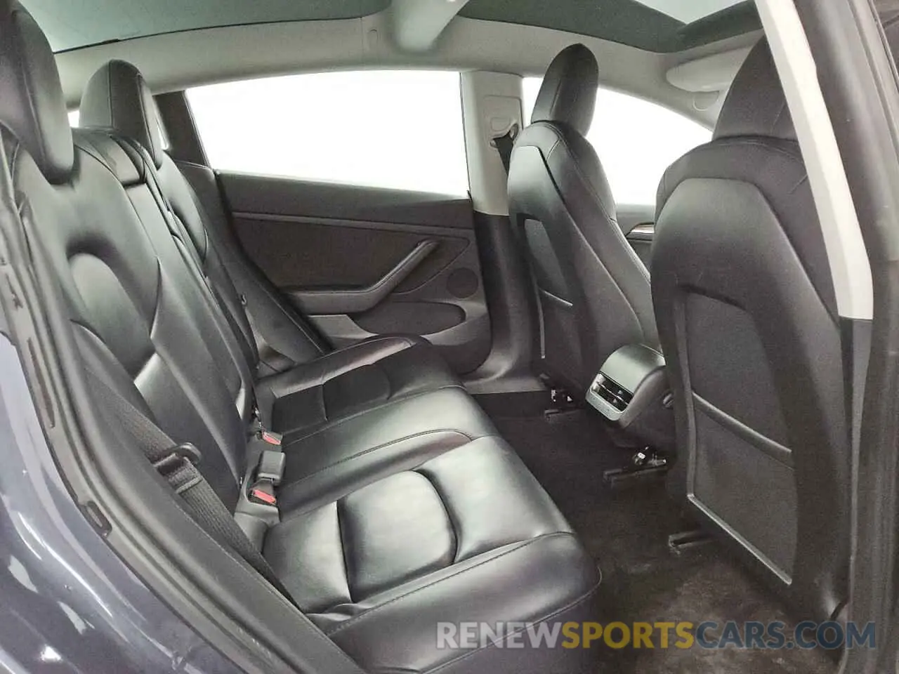 10 Photograph of a damaged car 5YJ3E1EA6NF372151 TESLA MODEL 3 2022