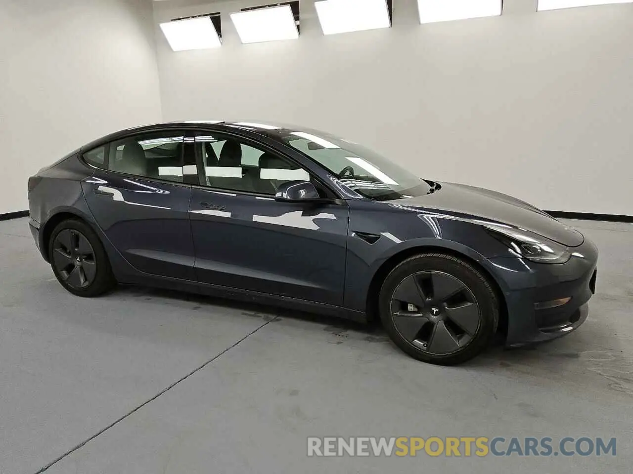 4 Photograph of a damaged car 5YJ3E1EA6NF372151 TESLA MODEL 3 2022