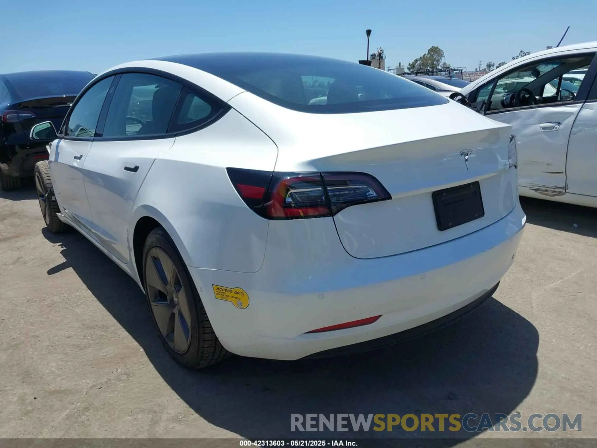 3 Photograph of a damaged car 5YJ3E1EA6NF376605 TESLA MODEL 3 2022