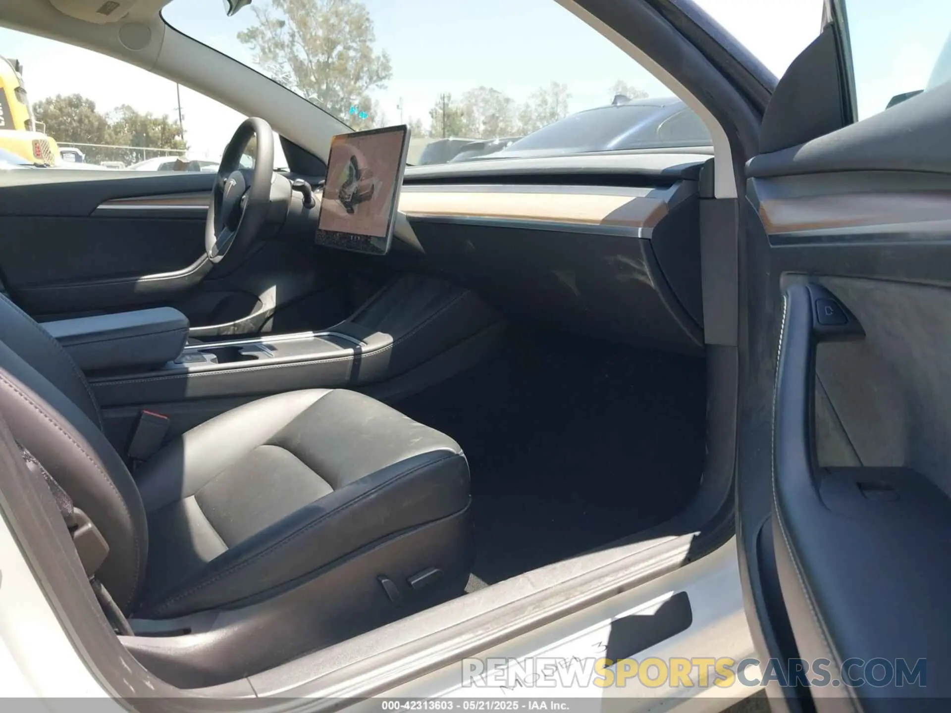 5 Photograph of a damaged car 5YJ3E1EA6NF376605 TESLA MODEL 3 2022