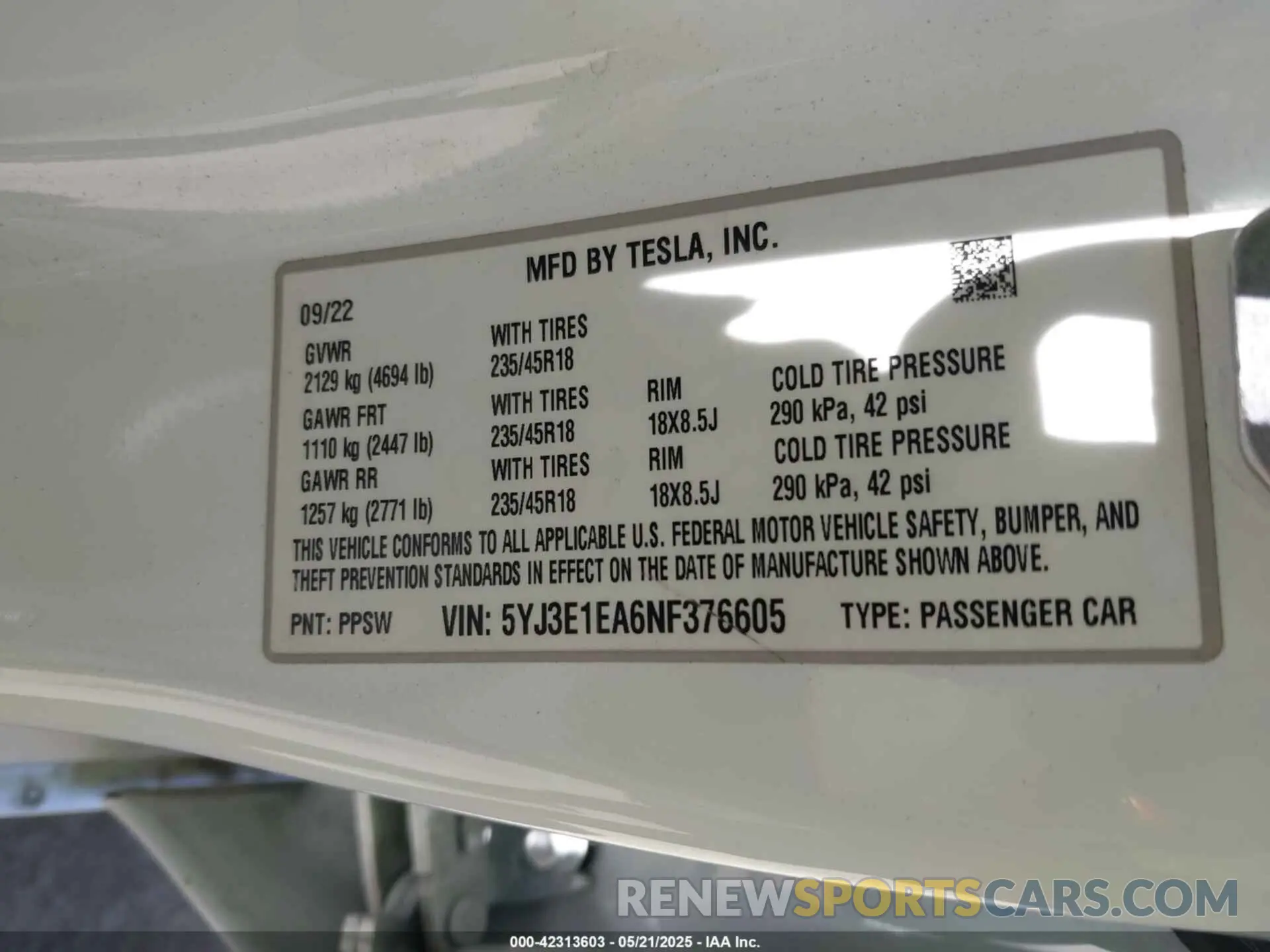 9 Photograph of a damaged car 5YJ3E1EA6NF376605 TESLA MODEL 3 2022