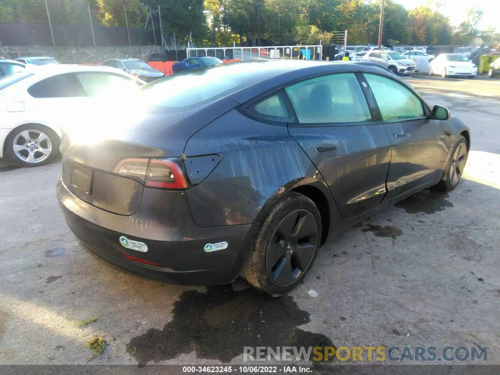 4 Photograph of a damaged car 5YJ3E1EA7NF108291 TESLA MODEL 3 2022