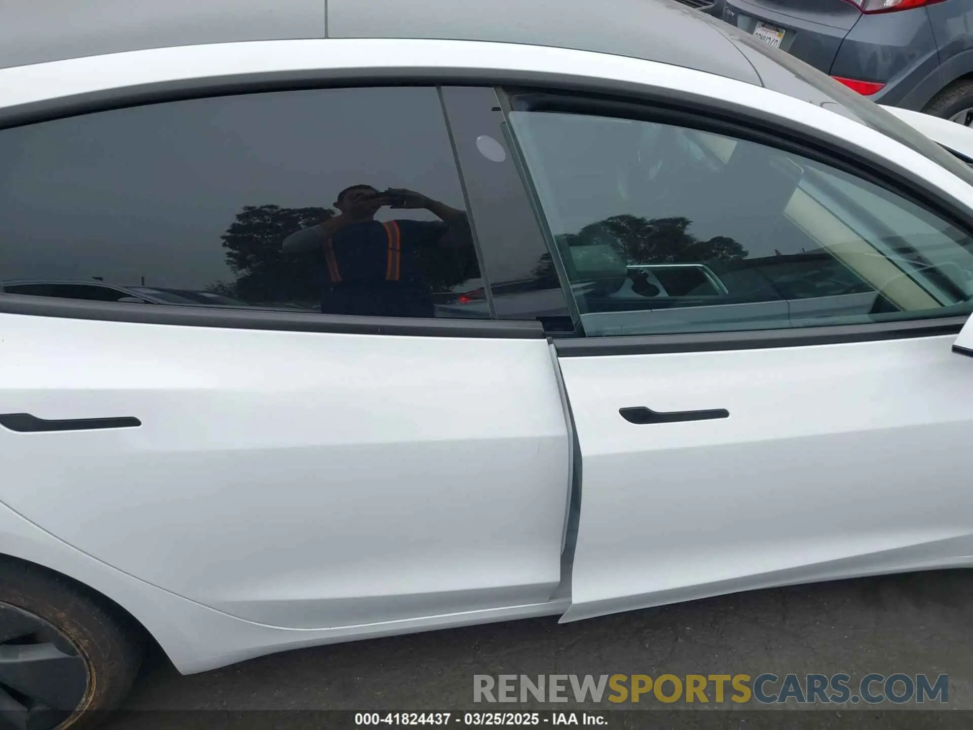 14 Photograph of a damaged car 5YJ3E1EA7NF108758 TESLA MODEL 3 2022