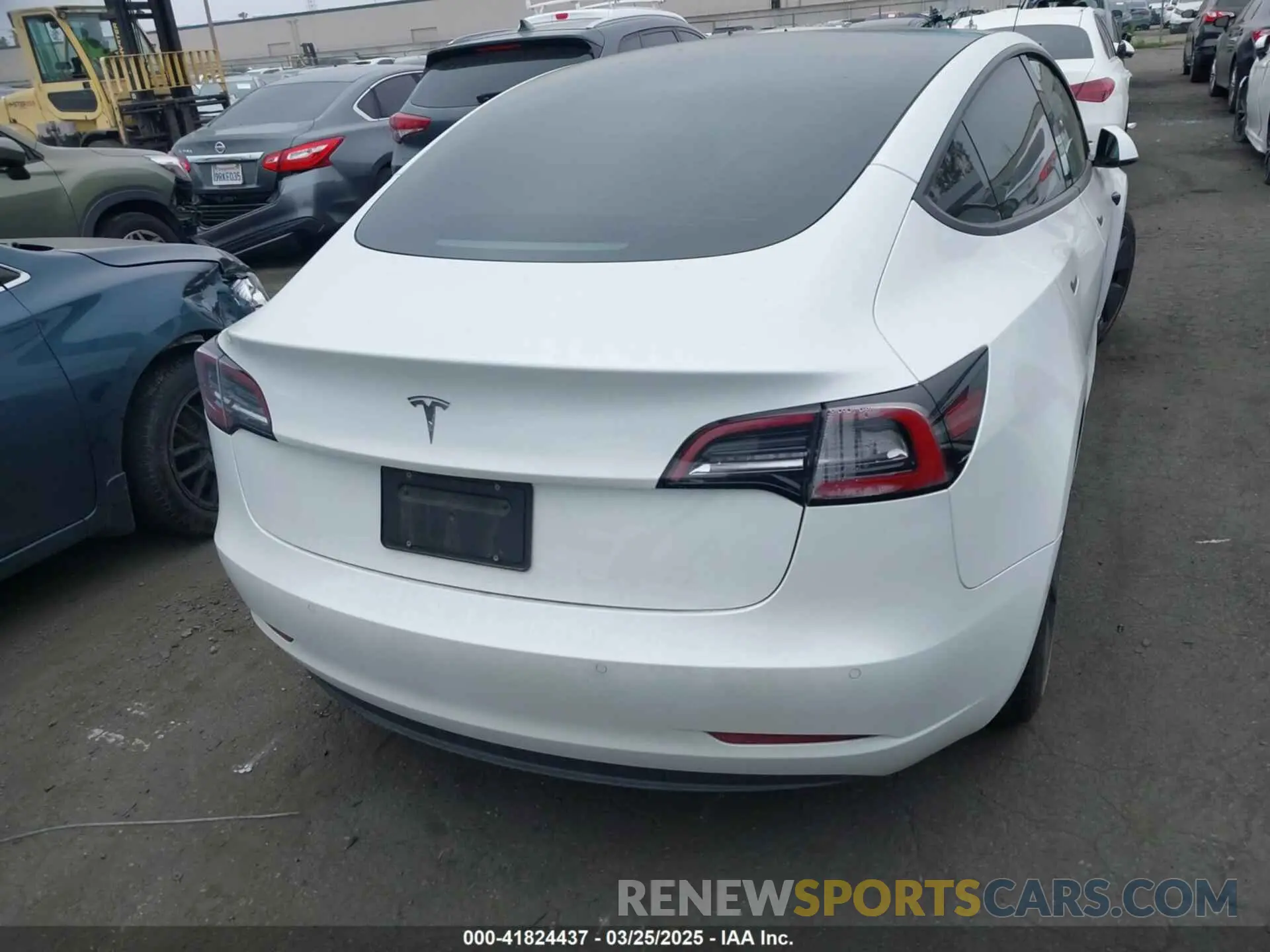 17 Photograph of a damaged car 5YJ3E1EA7NF108758 TESLA MODEL 3 2022