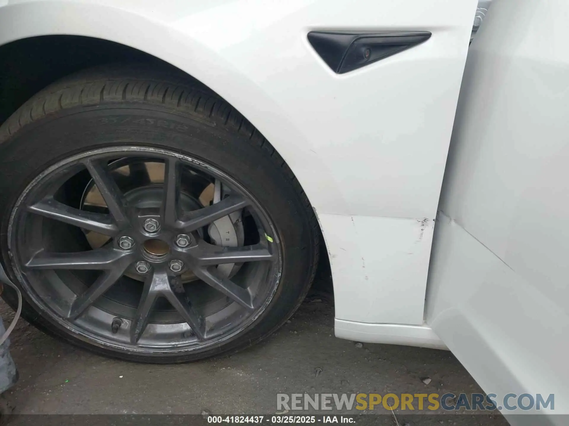 24 Photograph of a damaged car 5YJ3E1EA7NF108758 TESLA MODEL 3 2022