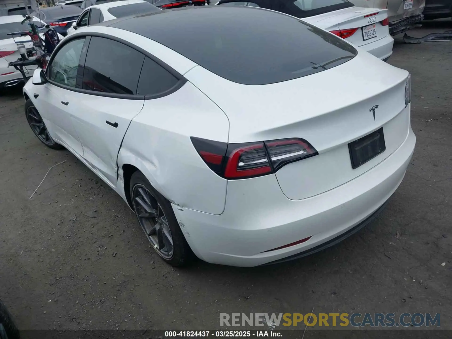 3 Photograph of a damaged car 5YJ3E1EA7NF108758 TESLA MODEL 3 2022