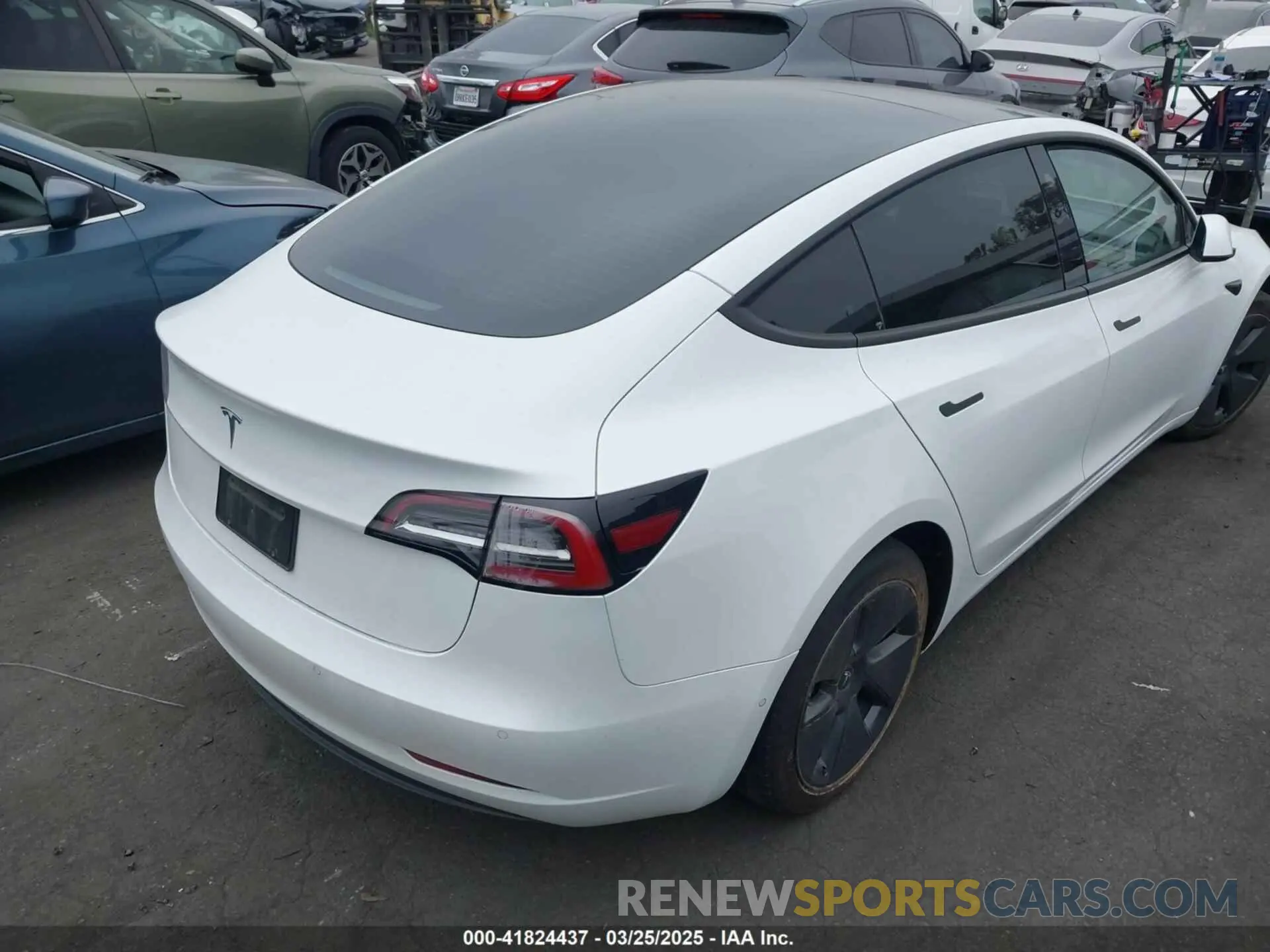 4 Photograph of a damaged car 5YJ3E1EA7NF108758 TESLA MODEL 3 2022