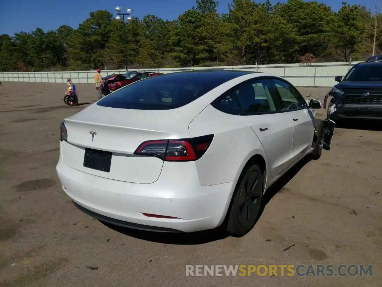 4 Photograph of a damaged car 5YJ3E1EA7NF114379 TESLA MODEL 3 2022