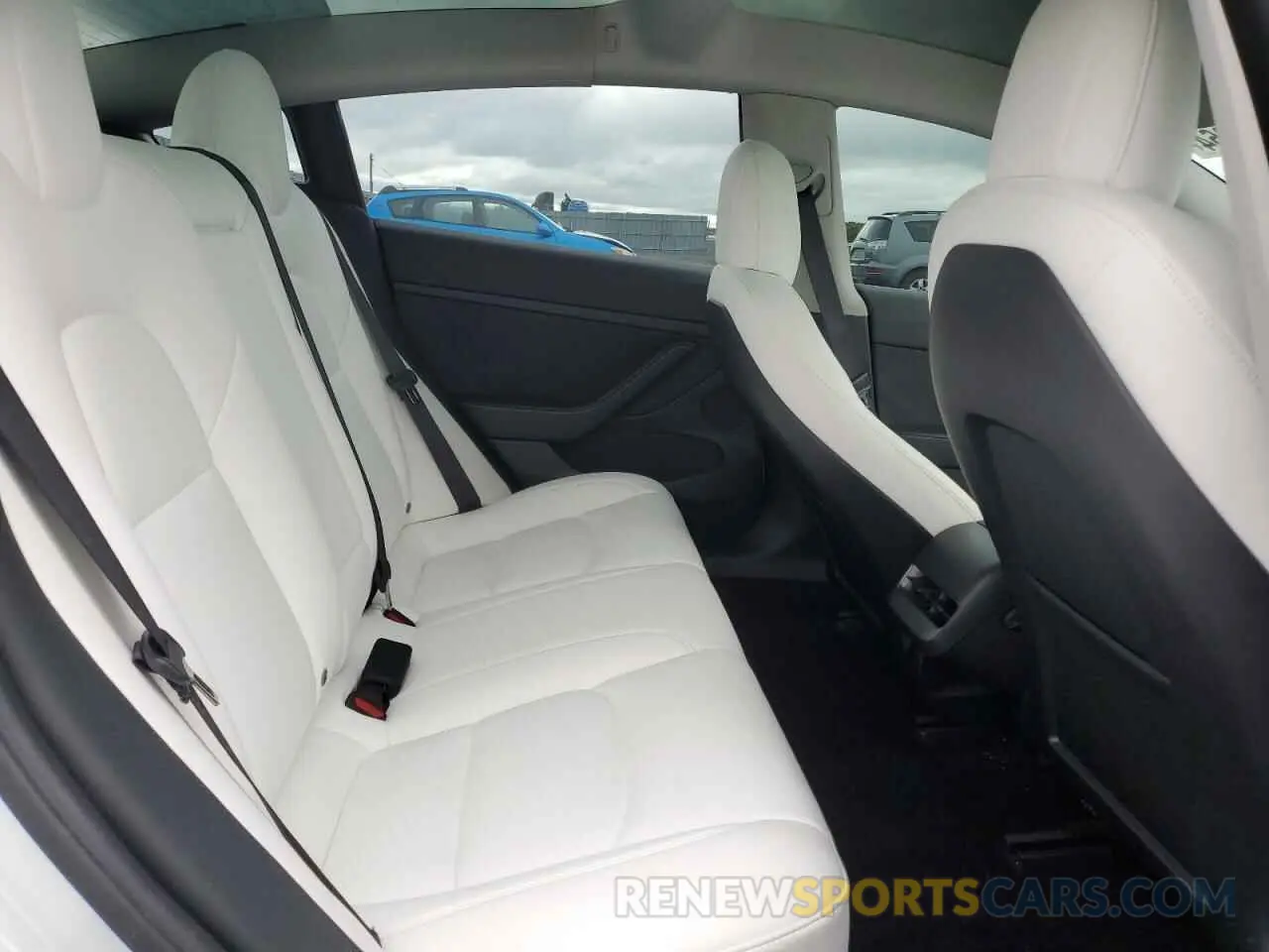 10 Photograph of a damaged car 5YJ3E1EA7NF152775 TESLA MODEL 3 2022