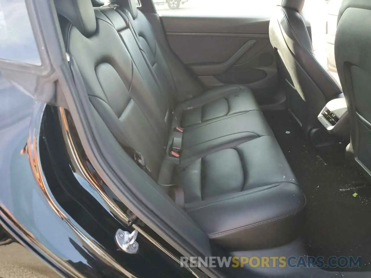 10 Photograph of a damaged car 5YJ3E1EA7NF184870 TESLA MODEL 3 2022