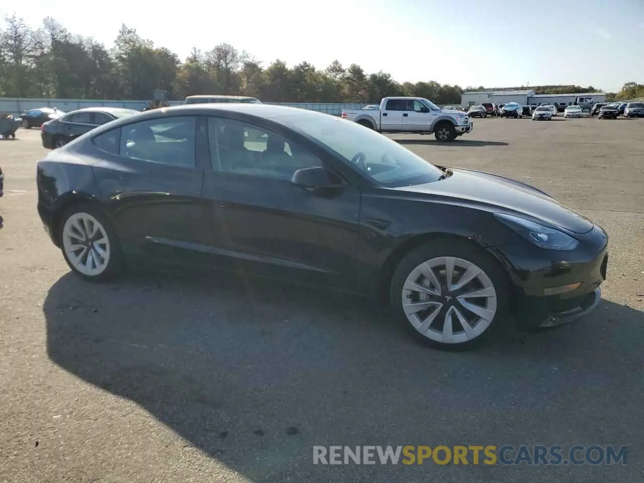 4 Photograph of a damaged car 5YJ3E1EA7NF184870 TESLA MODEL 3 2022