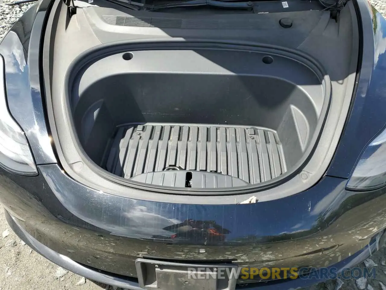 11 Photograph of a damaged car 5YJ3E1EA7NF185338 TESLA MODEL 3 2022