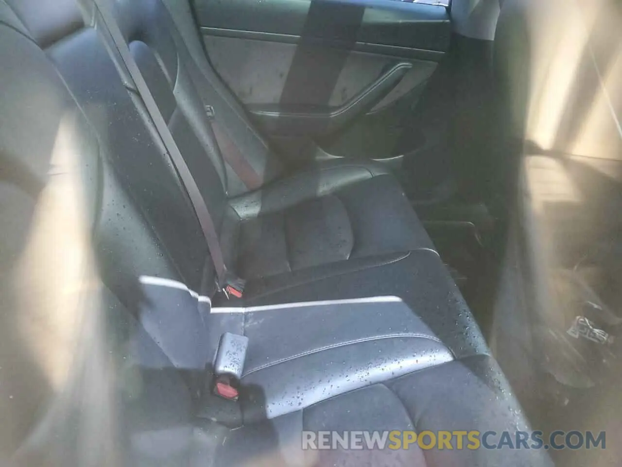 10 Photograph of a damaged car 5YJ3E1EA7NF186733 TESLA MODEL 3 2022