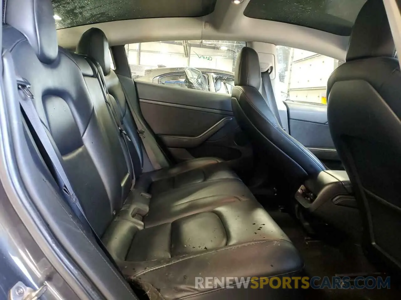 10 Photograph of a damaged car 5YJ3E1EA7NF191429 TESLA MODEL 3 2022