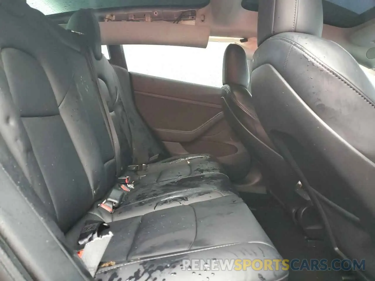 10 Photograph of a damaged car 5YJ3E1EA7NF209251 TESLA MODEL 3 2022