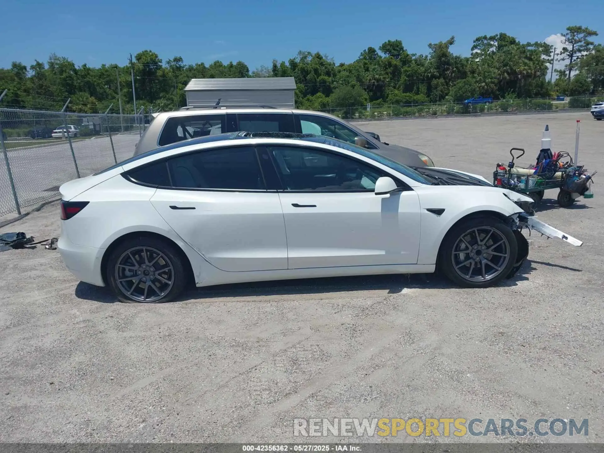 14 Photograph of a damaged car 5YJ3E1EA7NF253475 TESLA MODEL 3 2022