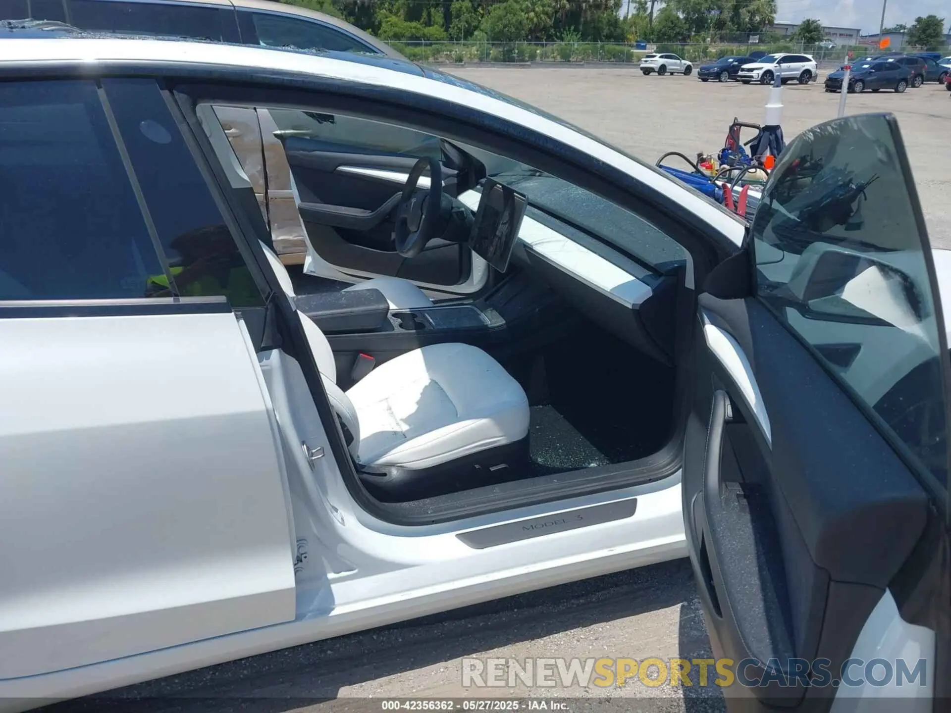 5 Photograph of a damaged car 5YJ3E1EA7NF253475 TESLA MODEL 3 2022