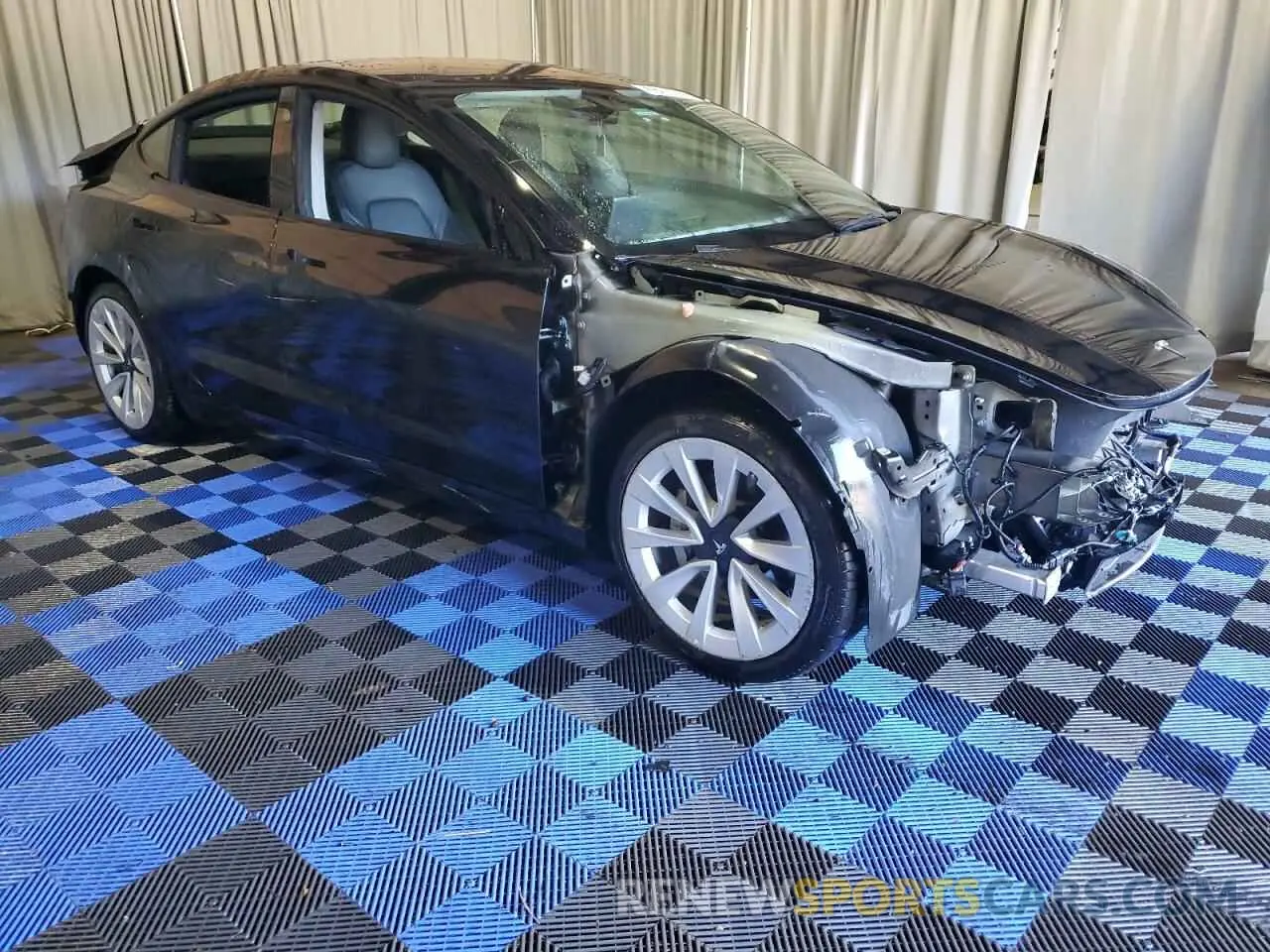 4 Photograph of a damaged car 5YJ3E1EA7NF287044 TESLA MODEL 3 2022