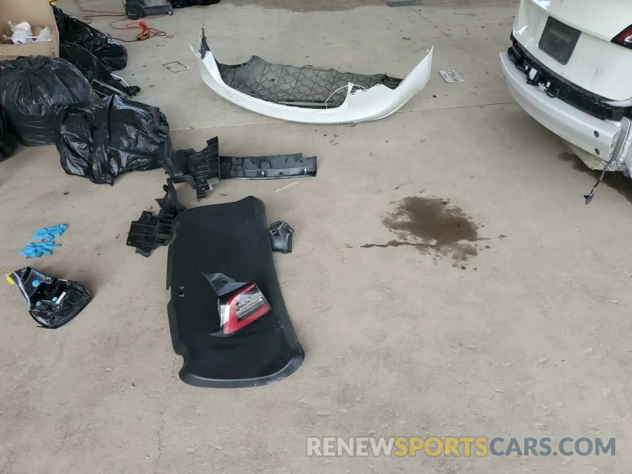12 Photograph of a damaged car 5YJ3E1EA7NF287786 TESLA MODEL 3 2022
