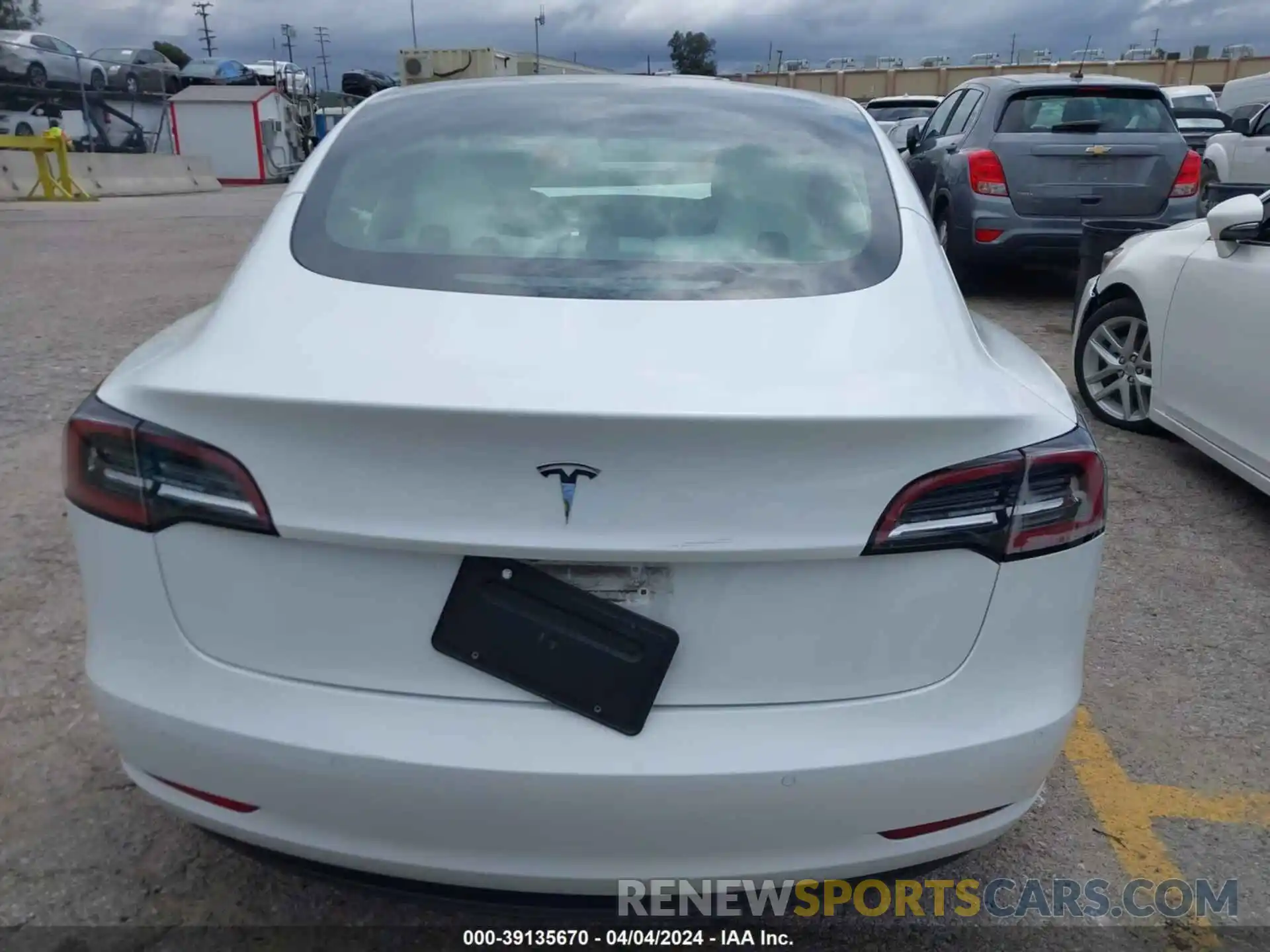 15 Photograph of a damaged car 5YJ3E1EA7NF303131 TESLA MODEL 3 2022