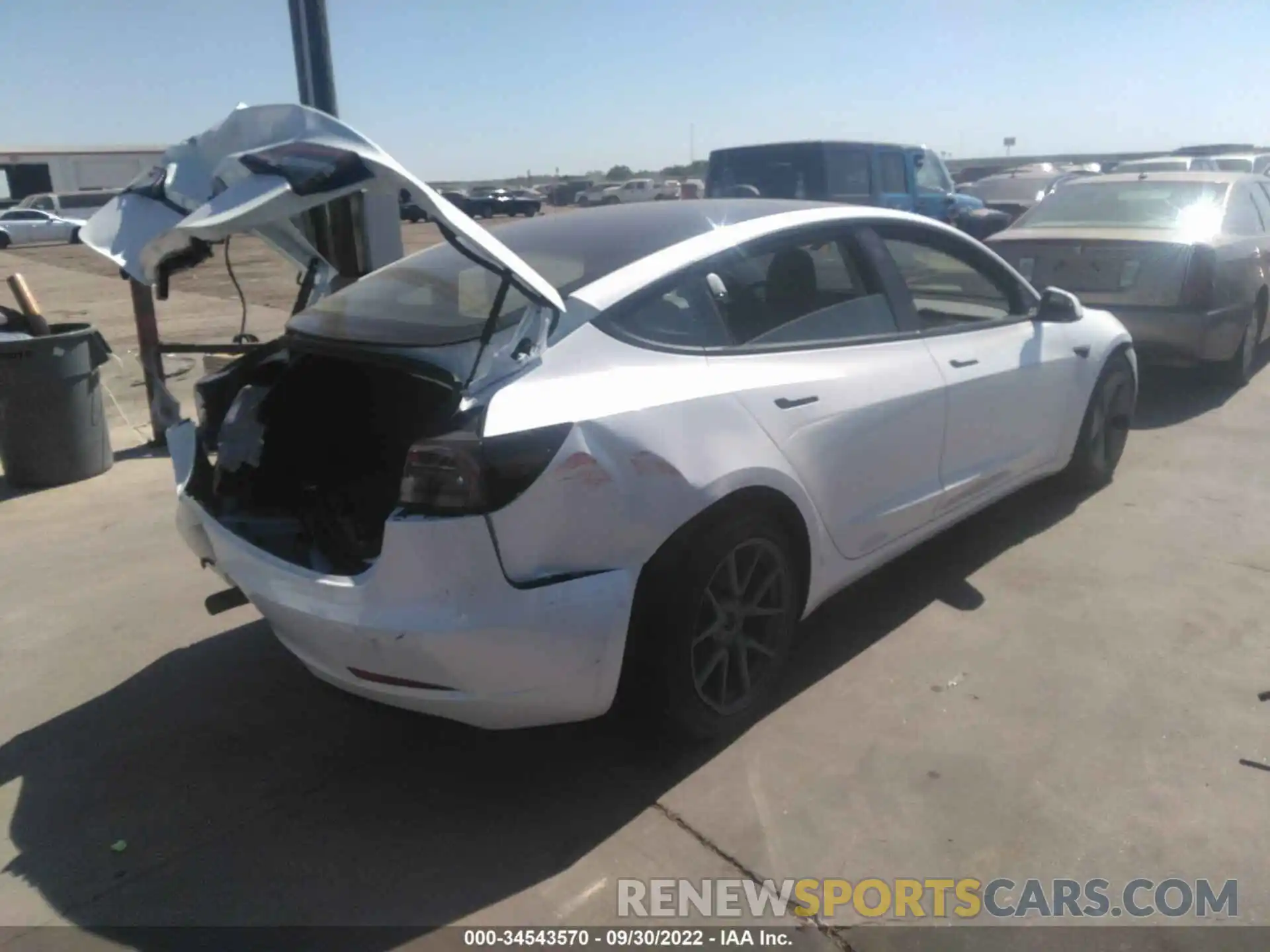 4 Photograph of a damaged car 5YJ3E1EA7NF315117 TESLA MODEL 3 2022