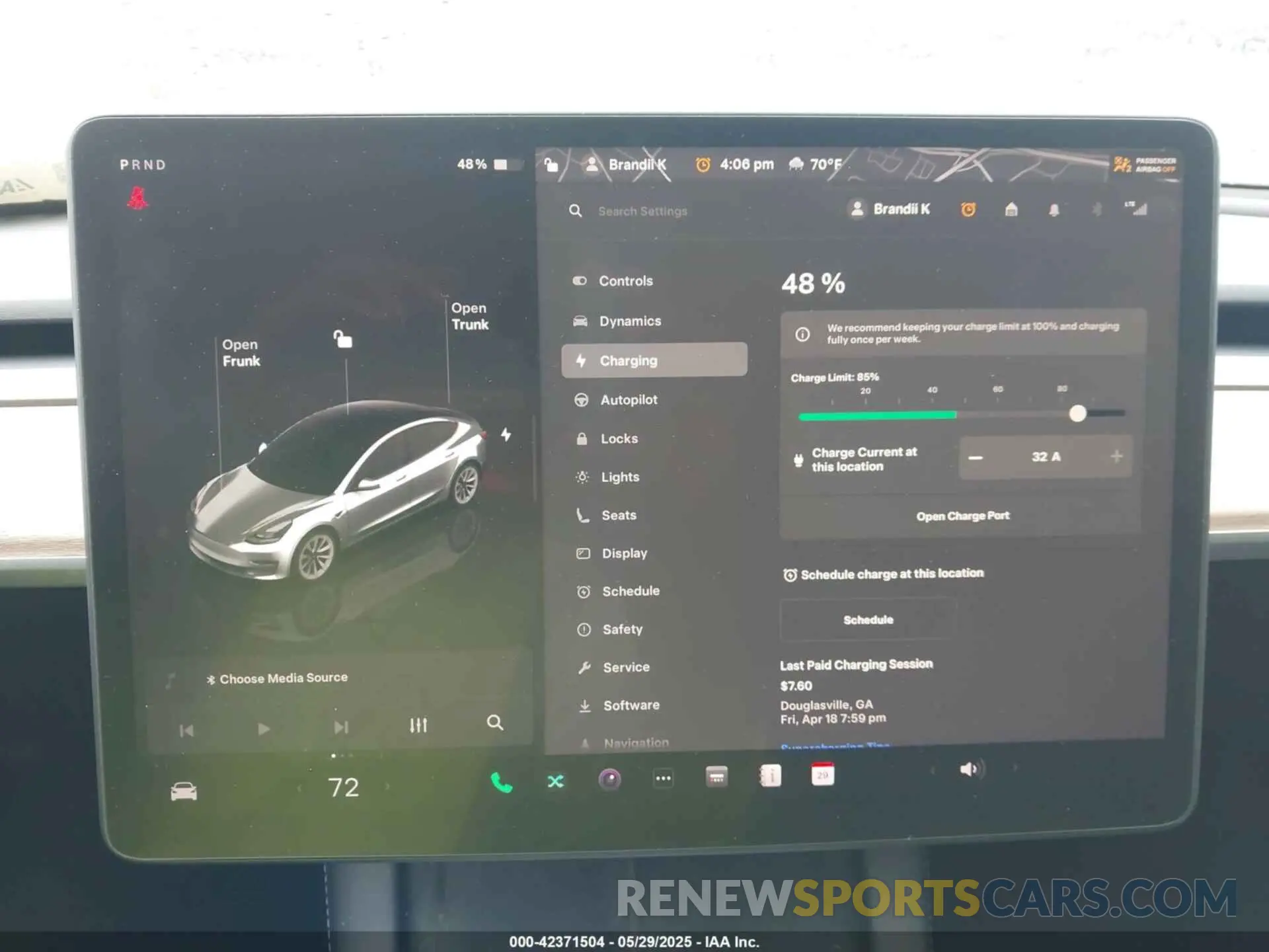 17 Photograph of a damaged car 5YJ3E1EA7NF316347 TESLA MODEL 3 2022