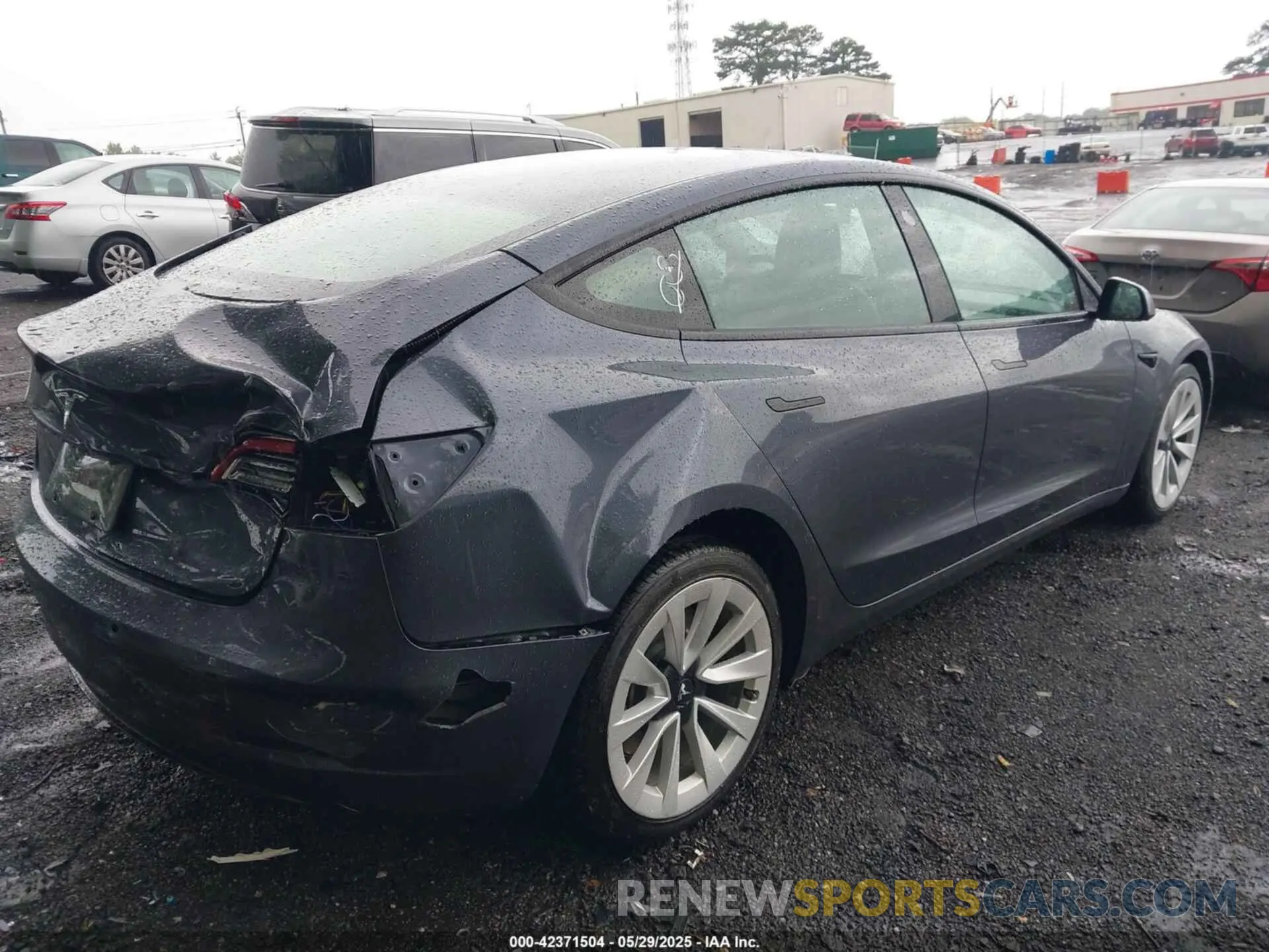 4 Photograph of a damaged car 5YJ3E1EA7NF316347 TESLA MODEL 3 2022