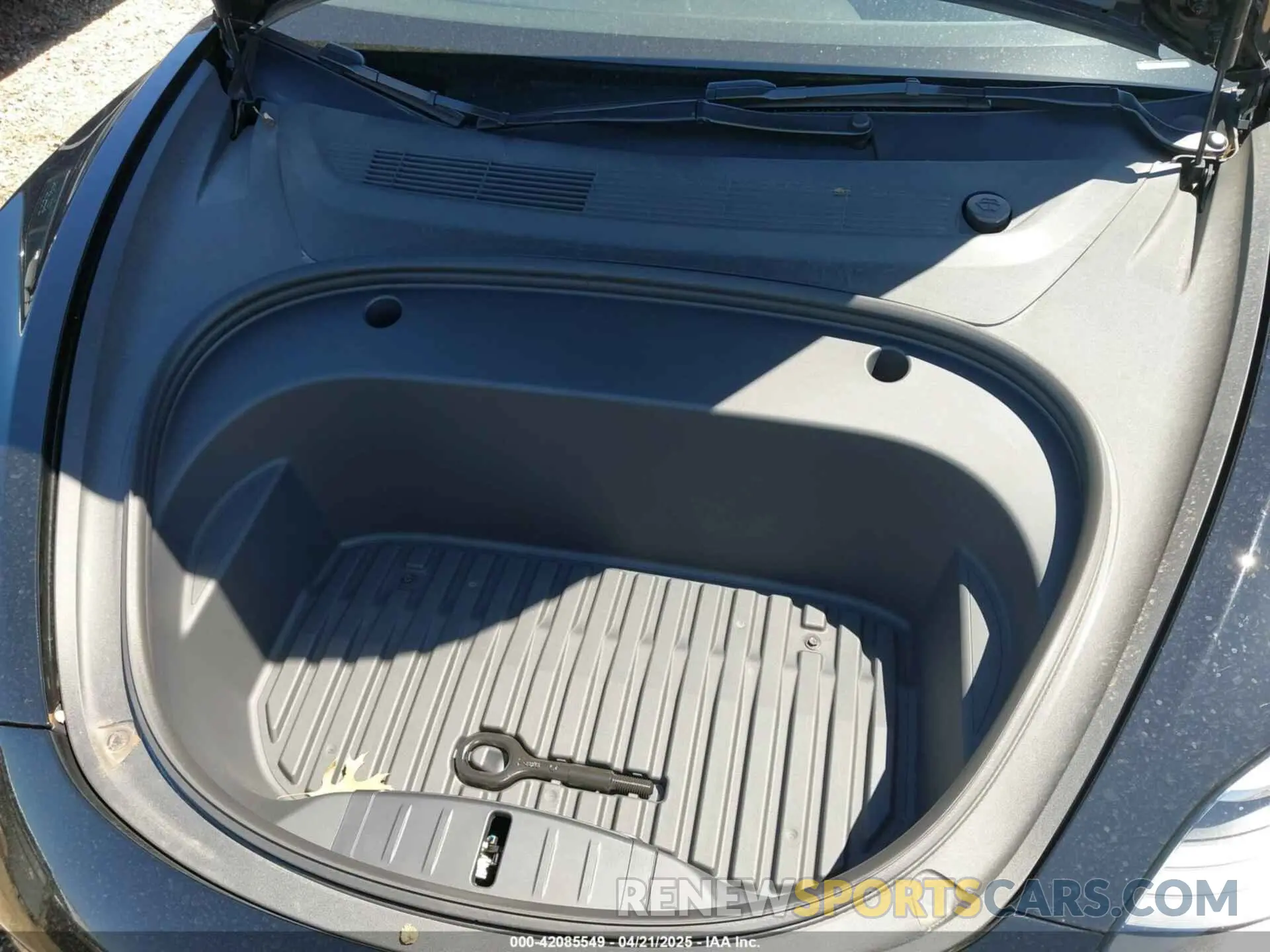 10 Photograph of a damaged car 5YJ3E1EA7NF331382 TESLA MODEL 3 2022