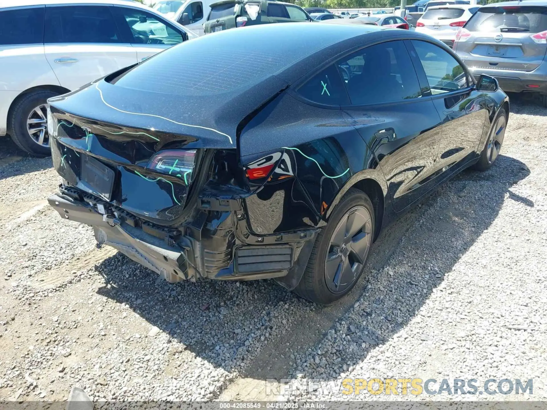4 Photograph of a damaged car 5YJ3E1EA7NF331382 TESLA MODEL 3 2022
