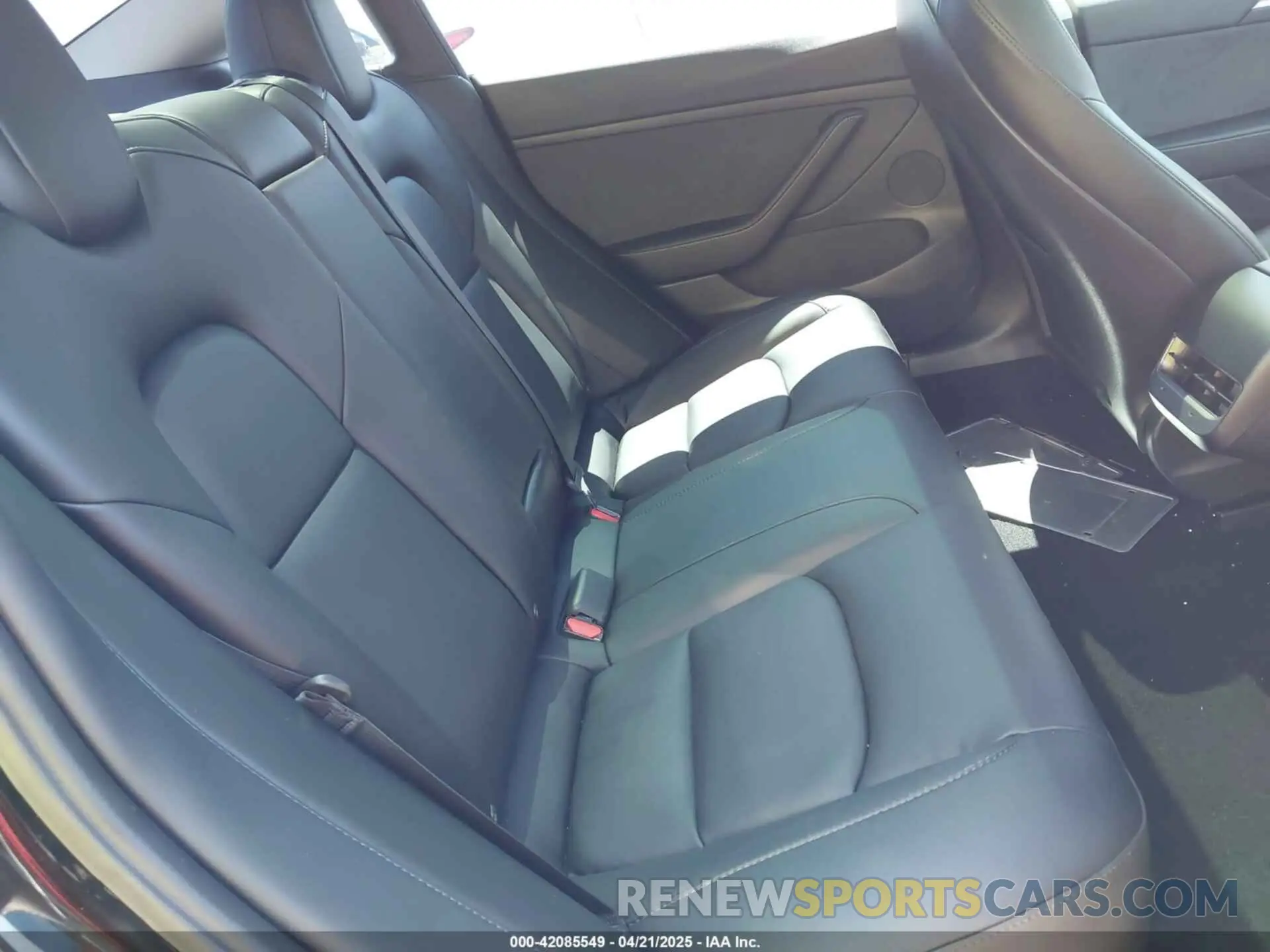 8 Photograph of a damaged car 5YJ3E1EA7NF331382 TESLA MODEL 3 2022