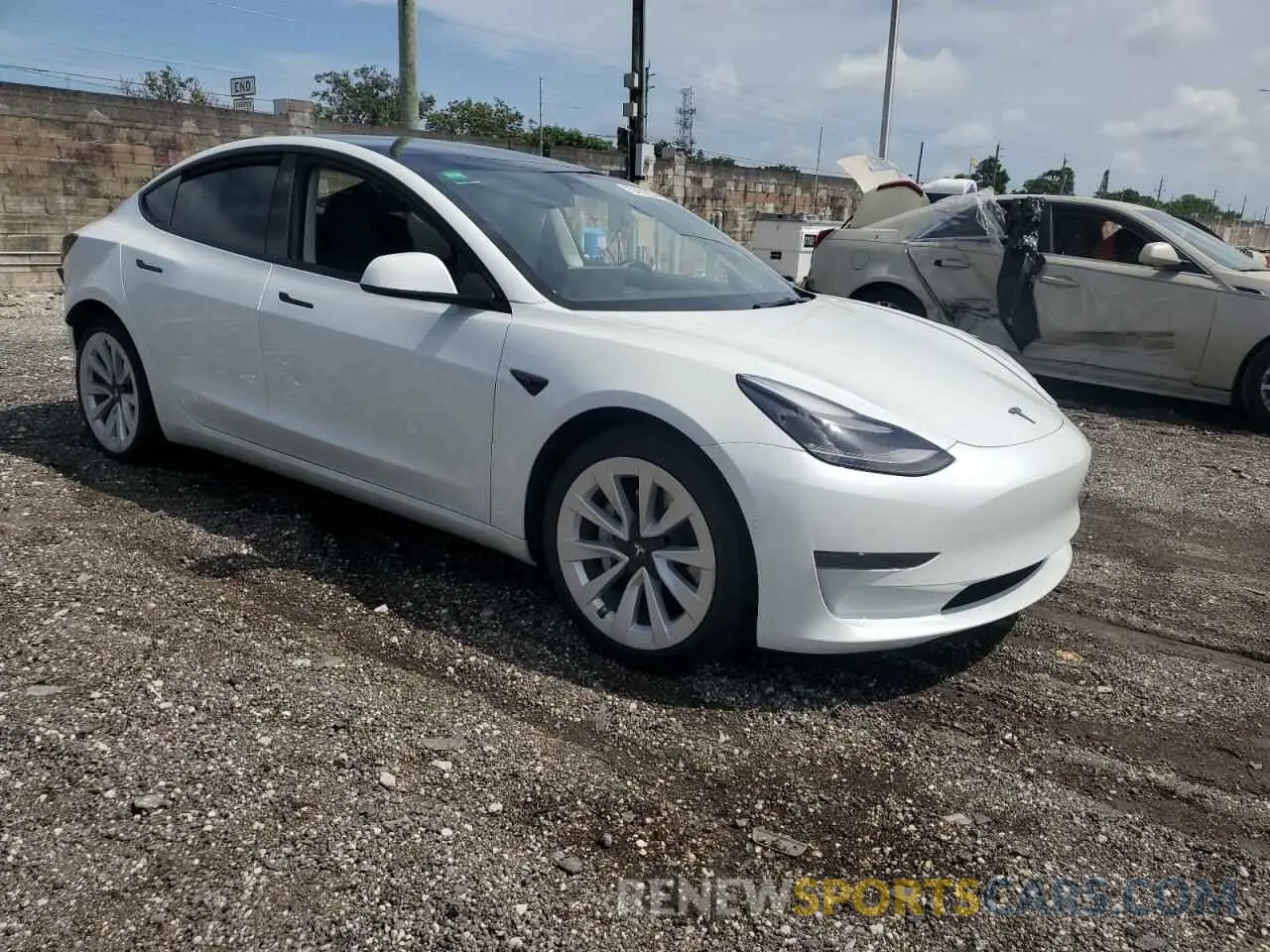 4 Photograph of a damaged car 5YJ3E1EA7NF340759 TESLA MODEL 3 2022