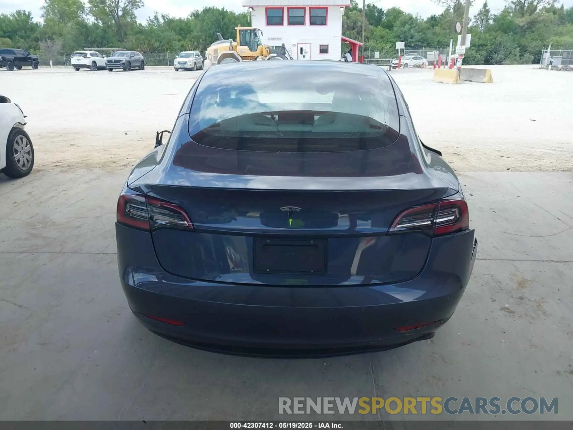 16 Photograph of a damaged car 5YJ3E1EA7NF342883 TESLA MODEL 3 2022