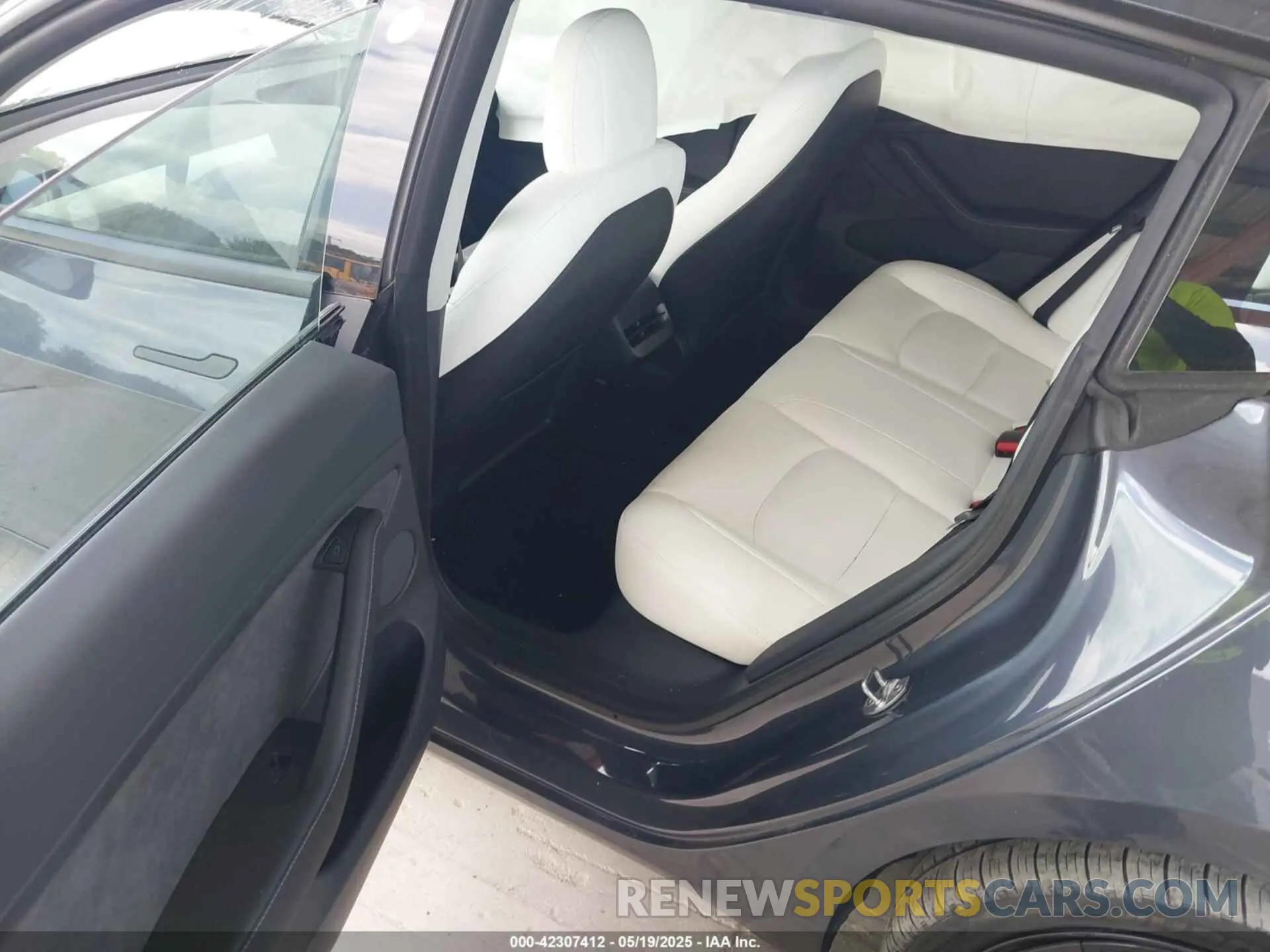 8 Photograph of a damaged car 5YJ3E1EA7NF342883 TESLA MODEL 3 2022