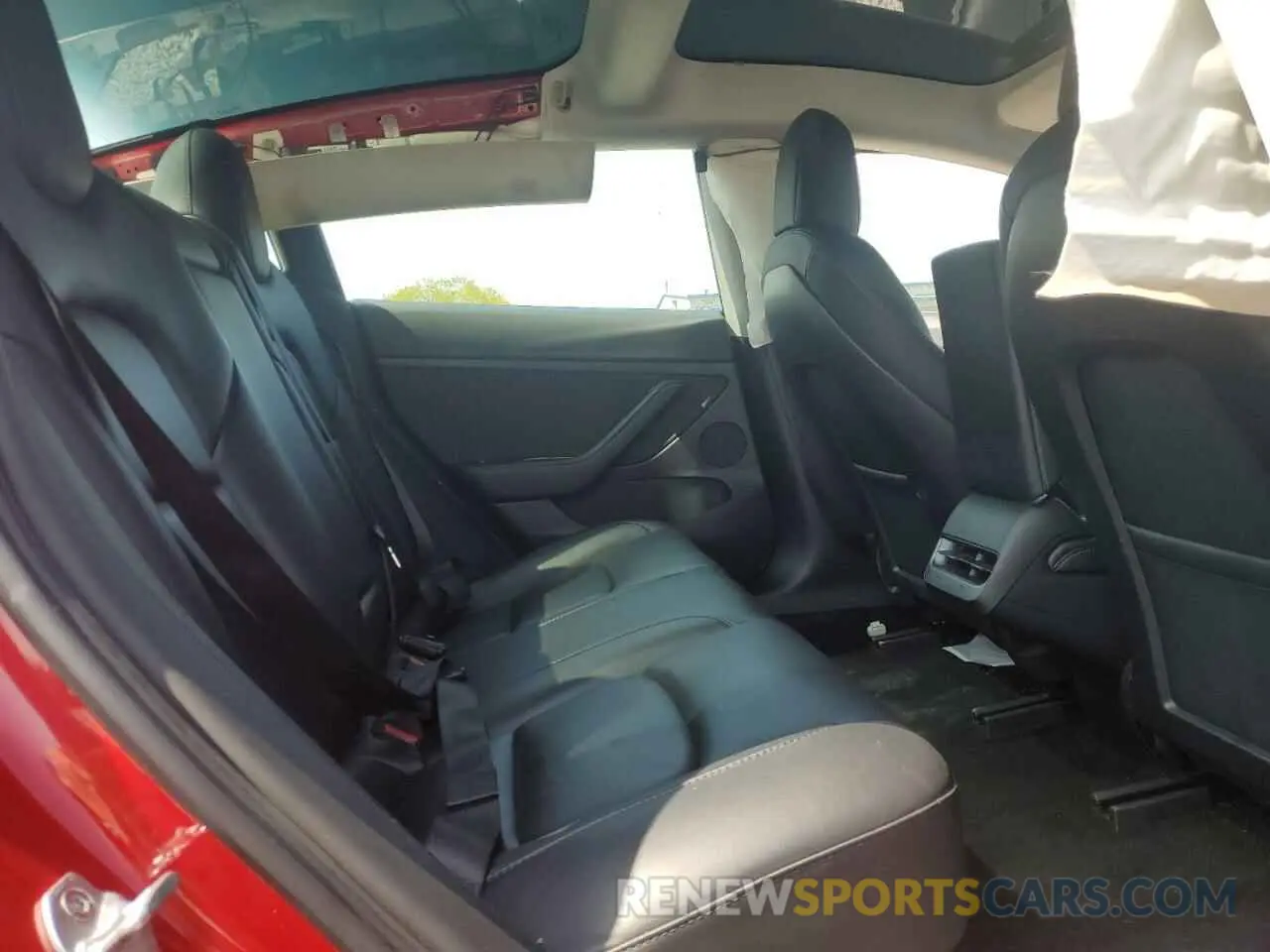 10 Photograph of a damaged car 5YJ3E1EA7NF369811 TESLA MODEL 3 2022