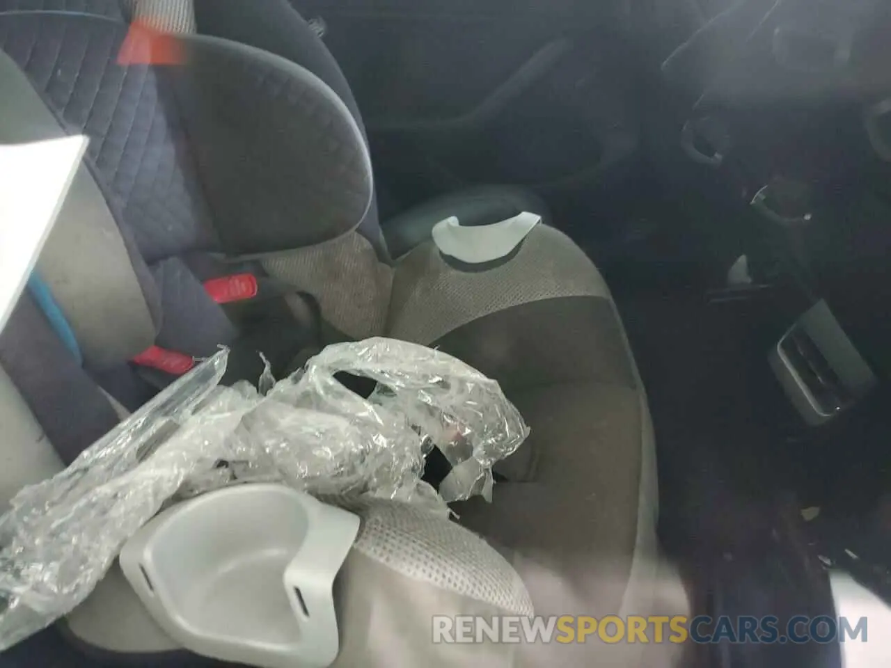 10 Photograph of a damaged car 5YJ3E1EA7NF370022 TESLA MODEL 3 2022