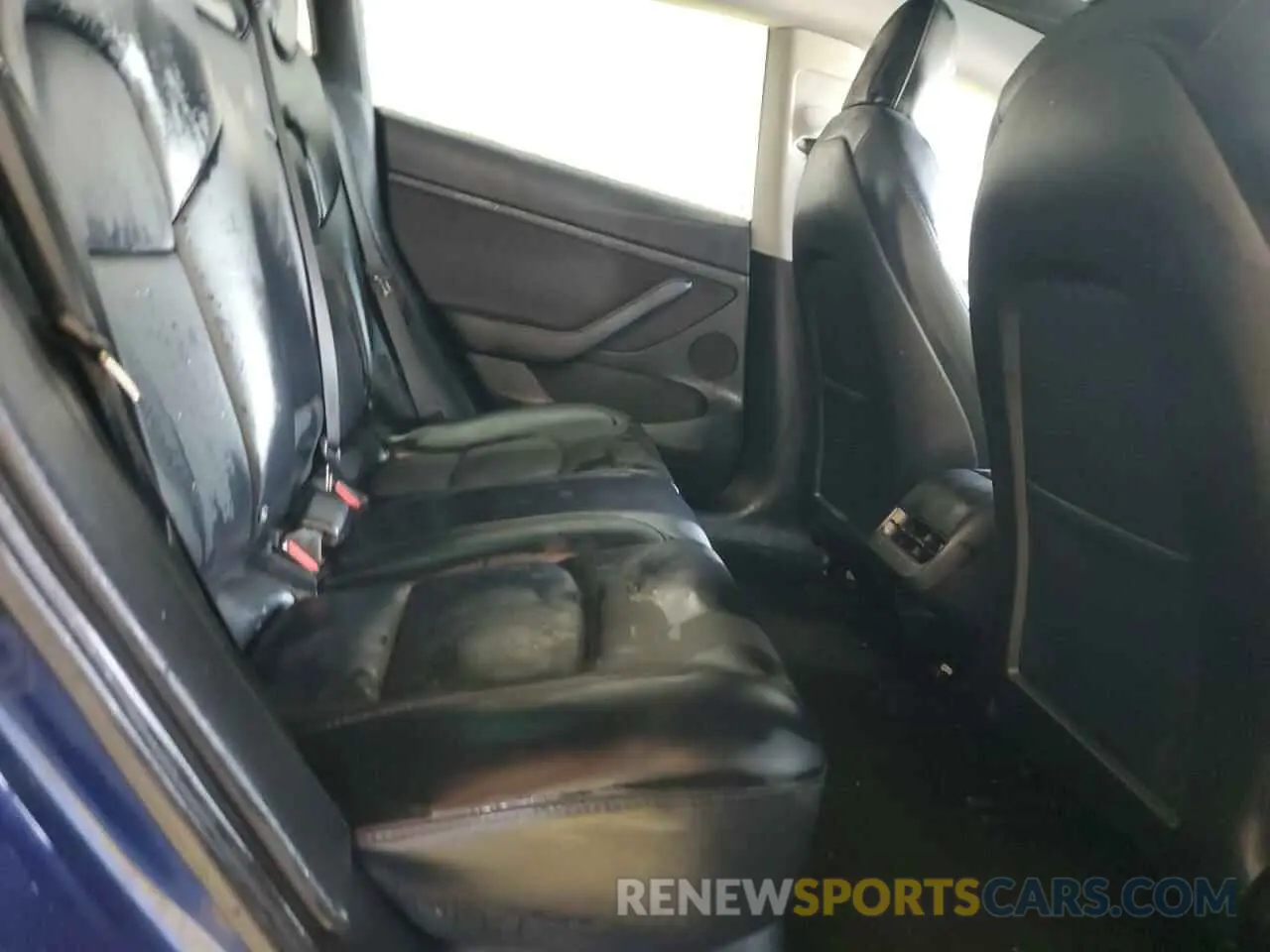 10 Photograph of a damaged car 5YJ3E1EA7NF370392 TESLA MODEL 3 2022