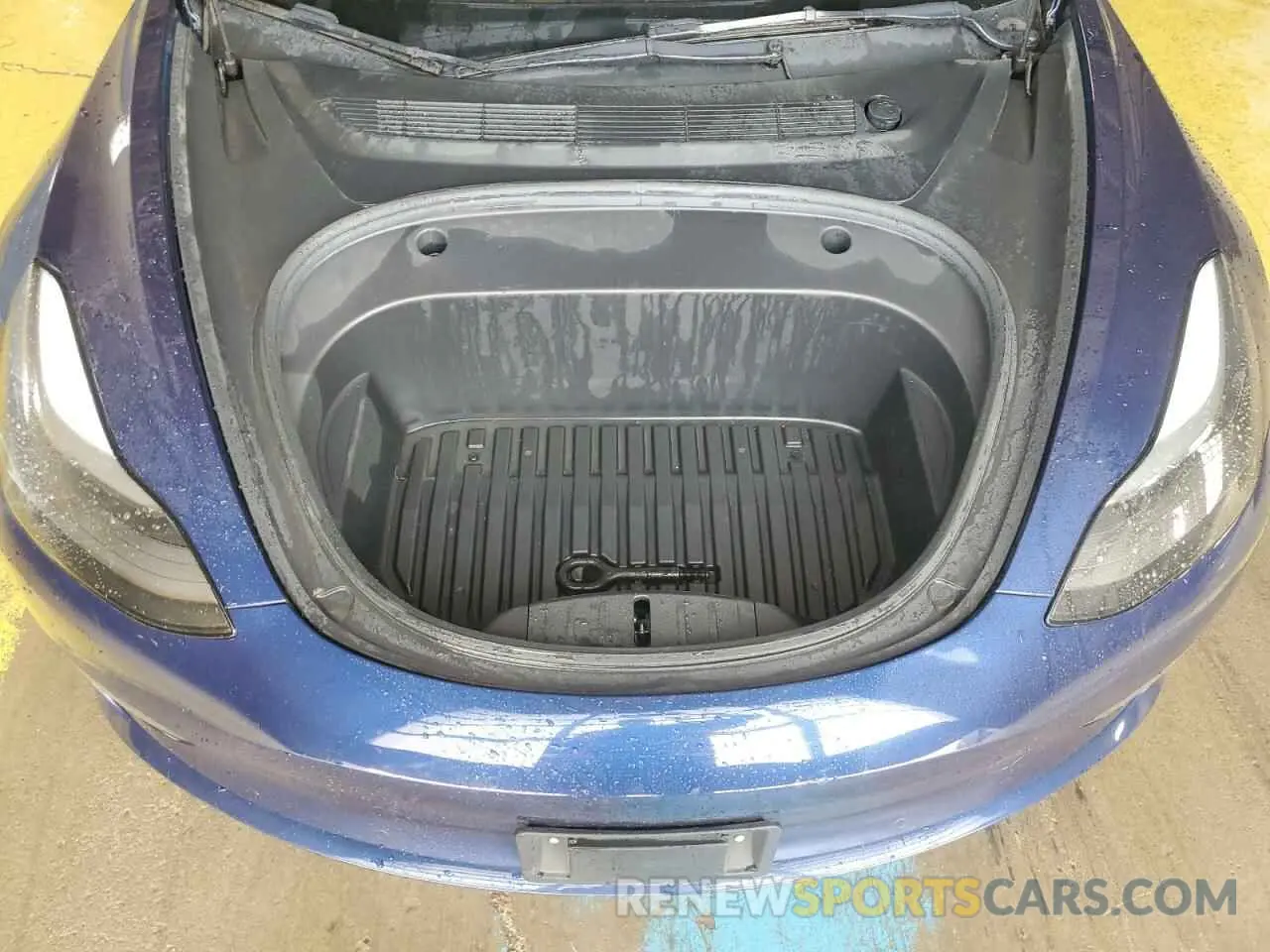 11 Photograph of a damaged car 5YJ3E1EA7NF370392 TESLA MODEL 3 2022