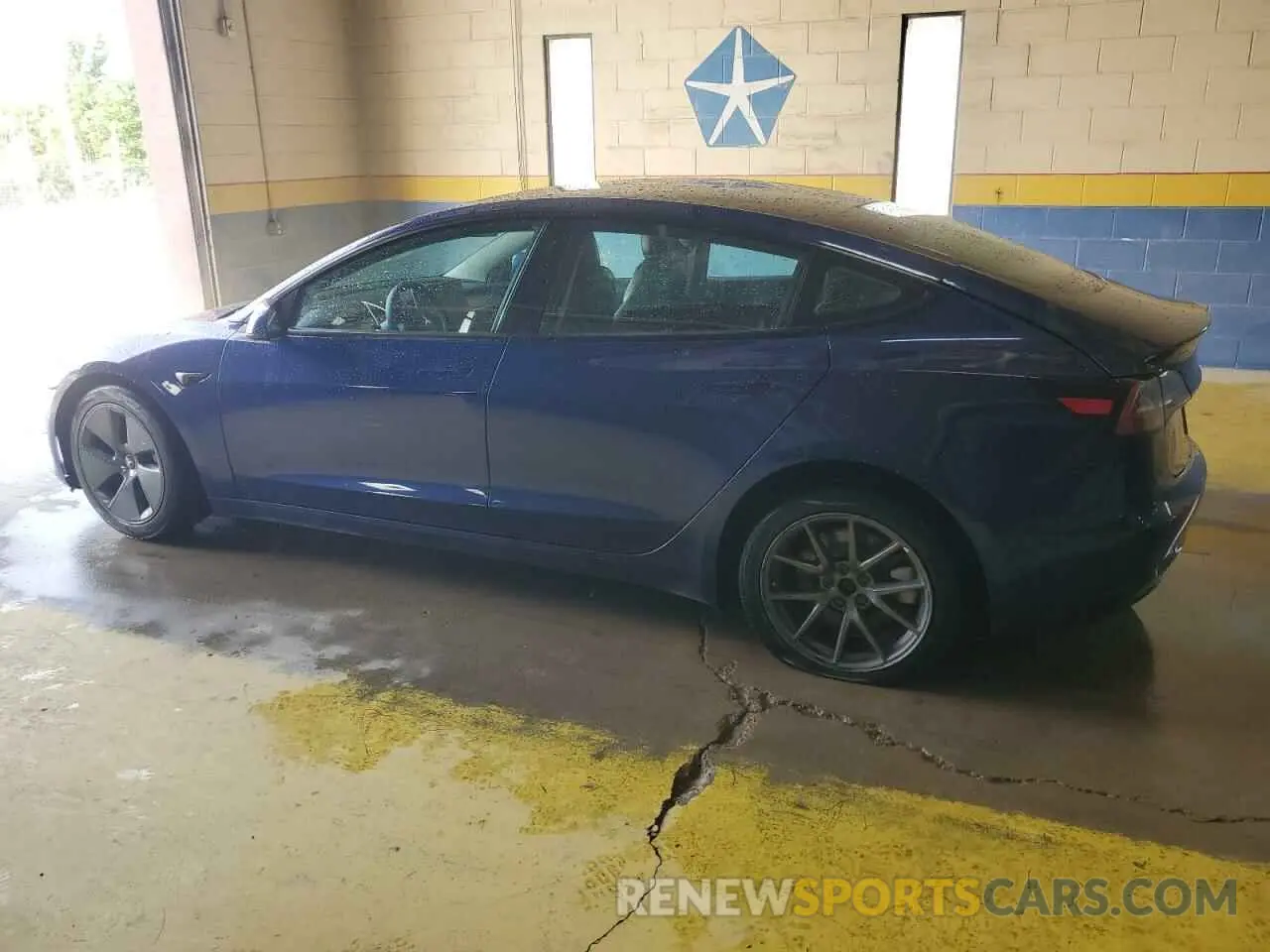 2 Photograph of a damaged car 5YJ3E1EA7NF370392 TESLA MODEL 3 2022