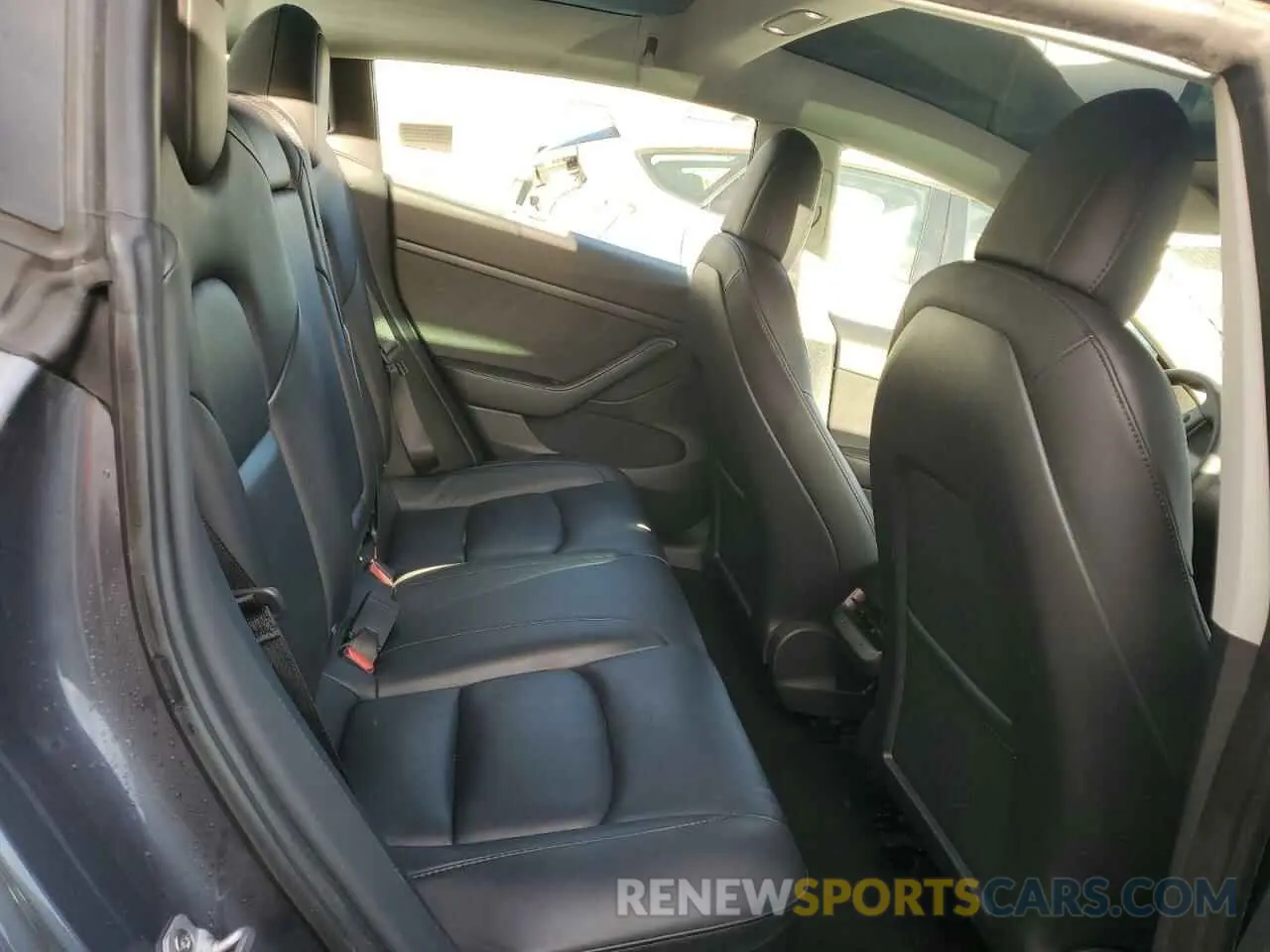 10 Photograph of a damaged car 5YJ3E1EA7NF371235 TESLA MODEL 3 2022