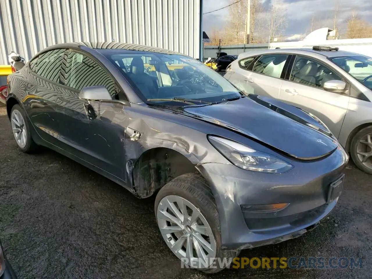 4 Photograph of a damaged car 5YJ3E1EA7NF371235 TESLA MODEL 3 2022