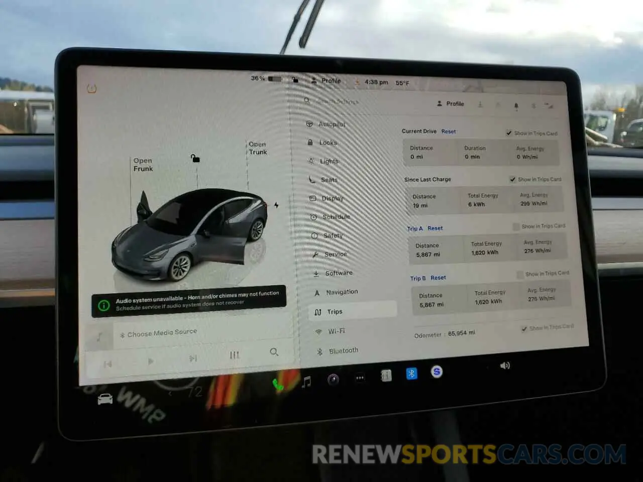 9 Photograph of a damaged car 5YJ3E1EA7NF371235 TESLA MODEL 3 2022