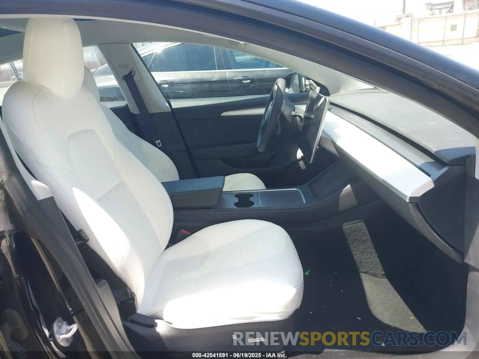5 Photograph of a damaged car 5YJ3E1EA7NF373647 TESLA MODEL 3 2022