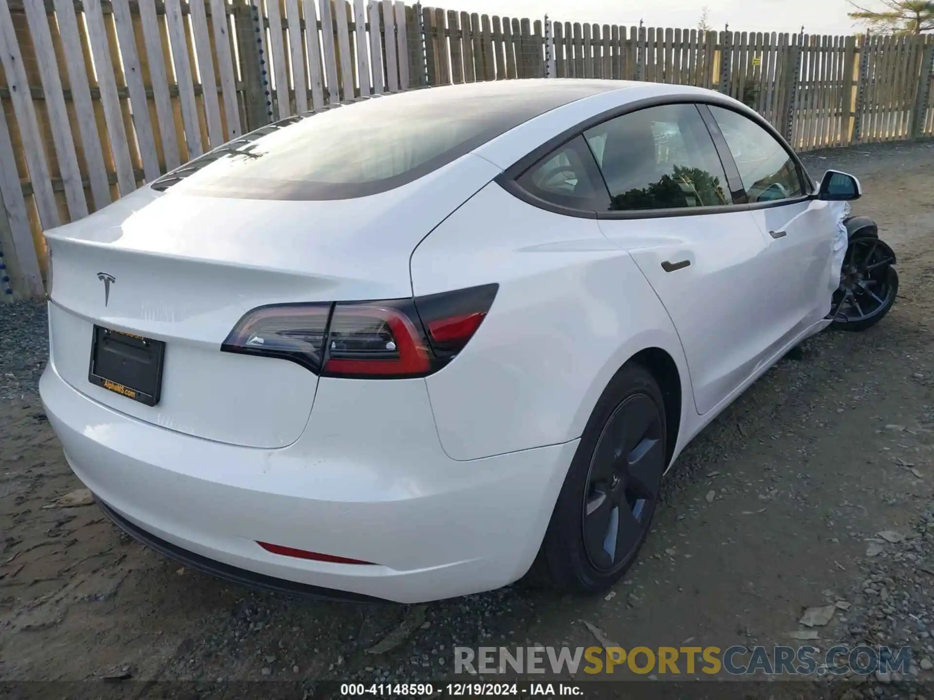 4 Photograph of a damaged car 5YJ3E1EA8NF121678 TESLA MODEL 3 2022