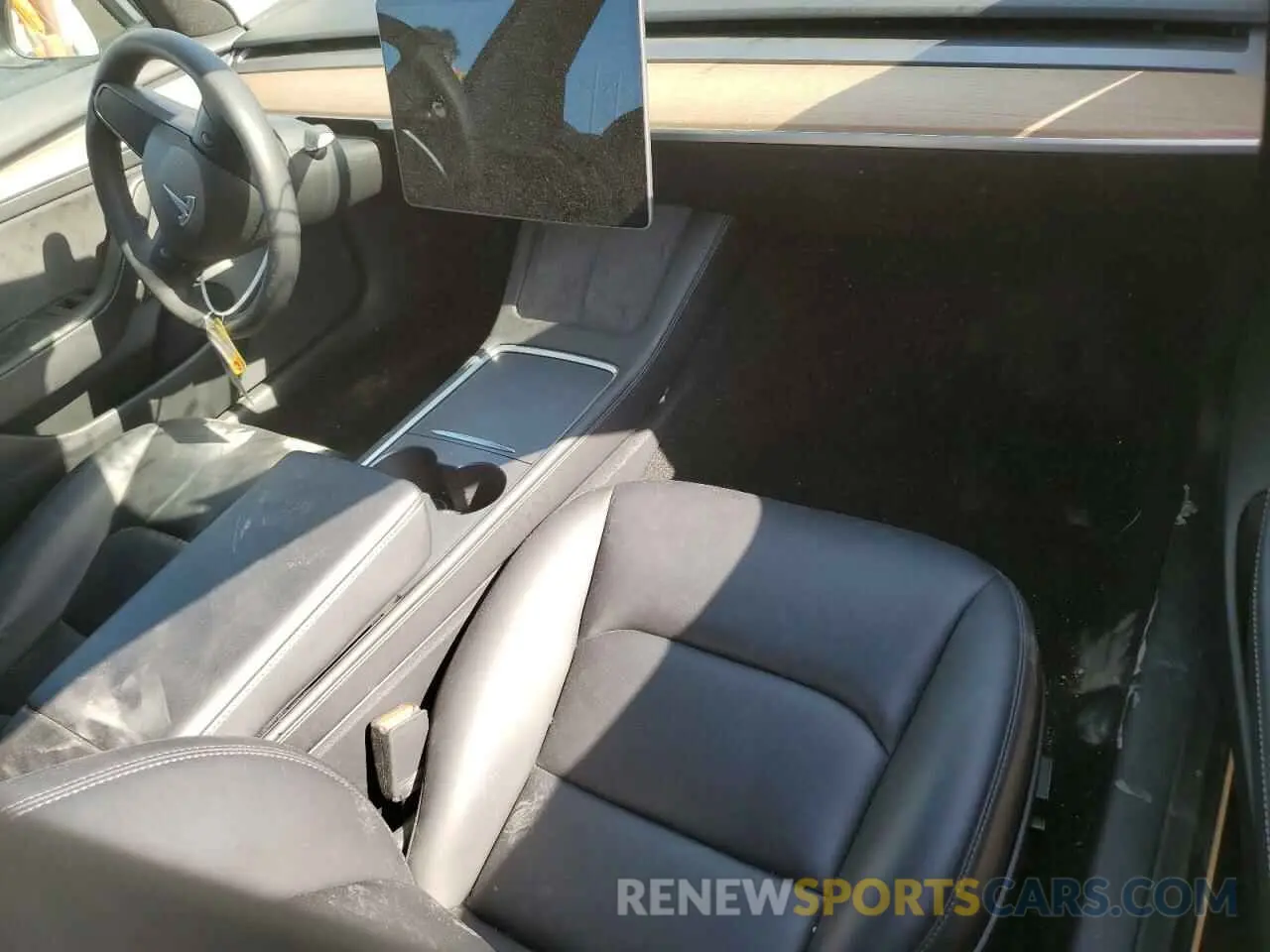 8 Photograph of a damaged car 5YJ3E1EA8NF147598 TESLA MODEL 3 2022