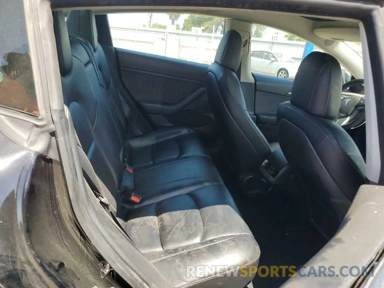 10 Photograph of a damaged car 5YJ3E1EA8NF188653 TESLA MODEL 3 2022