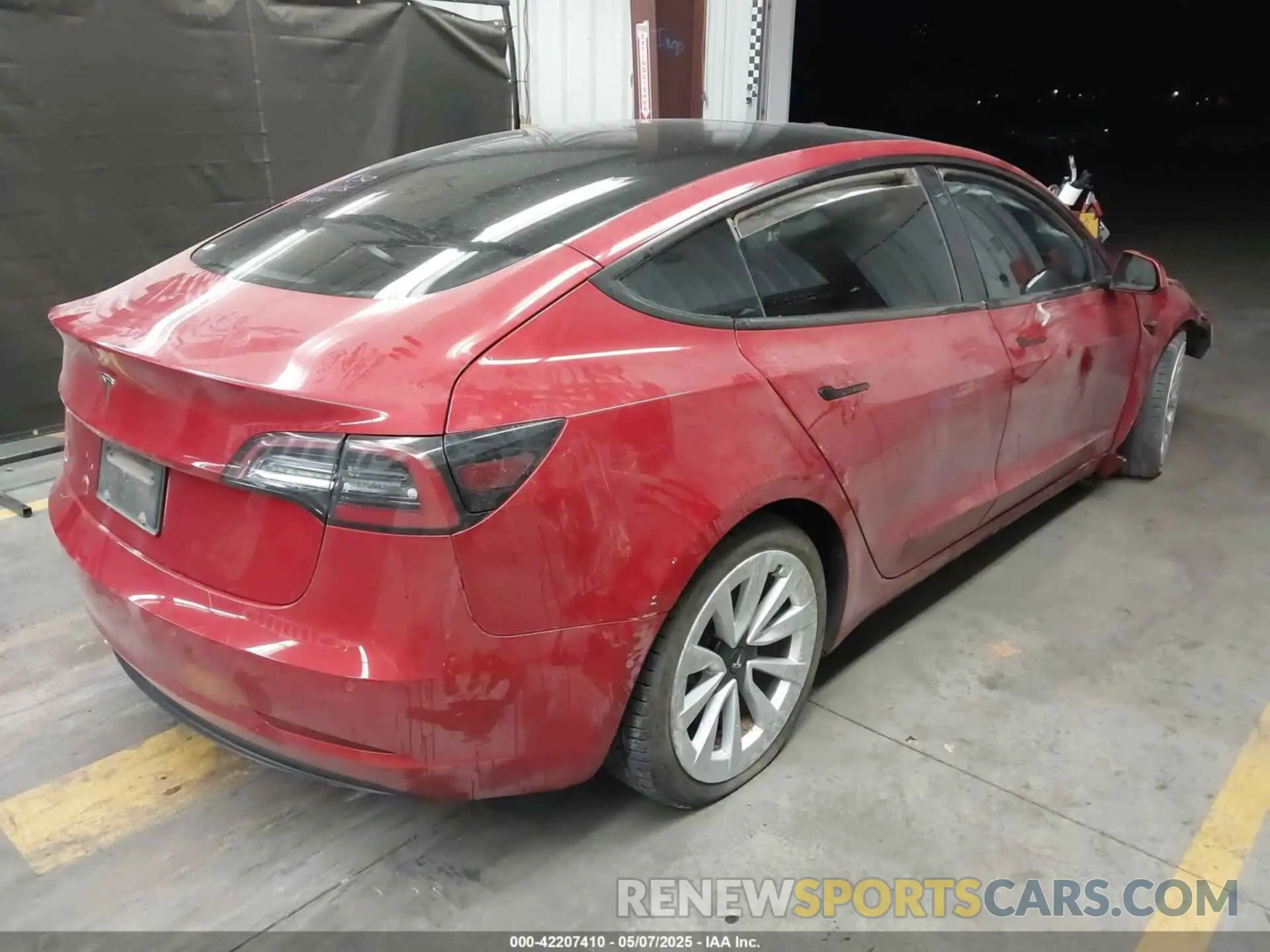4 Photograph of a damaged car 5YJ3E1EA8NF188927 TESLA MODEL 3 2022