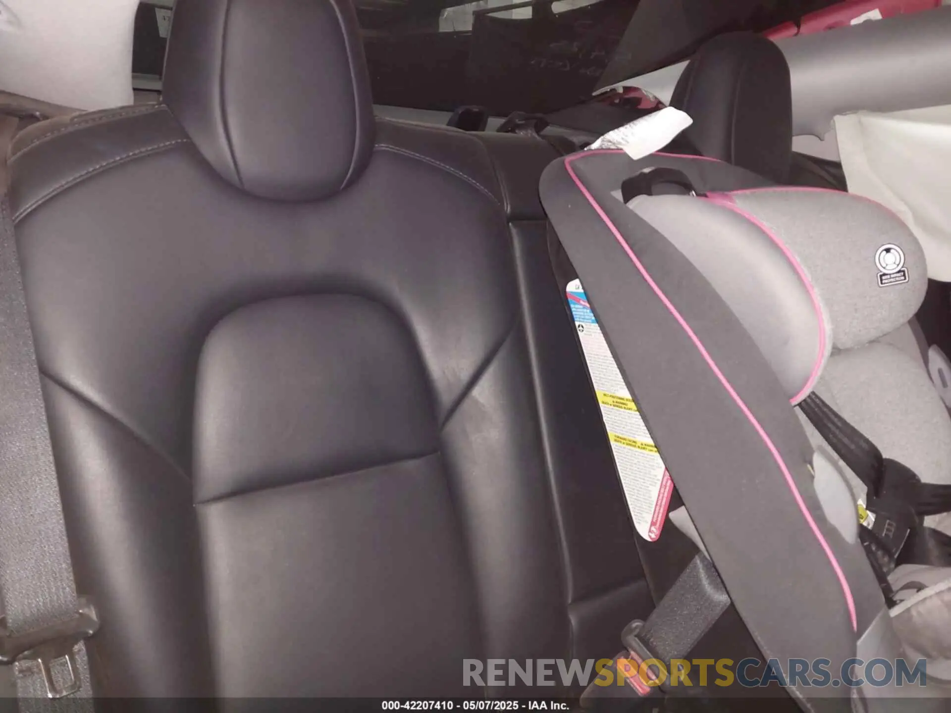 8 Photograph of a damaged car 5YJ3E1EA8NF188927 TESLA MODEL 3 2022