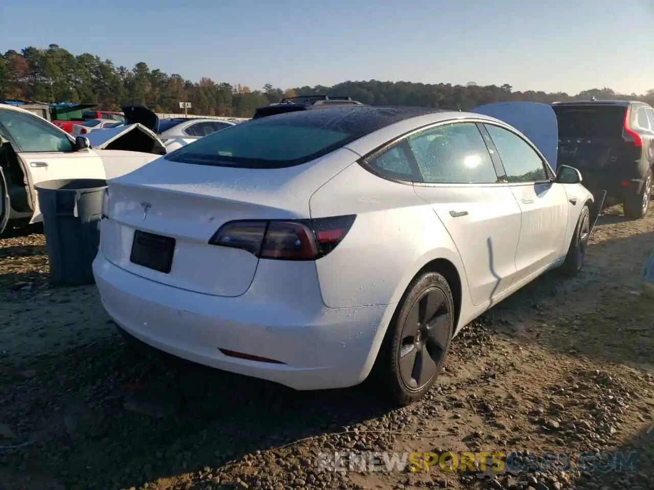 4 Photograph of a damaged car 5YJ3E1EA8NF190015 TESLA MODEL 3 2022